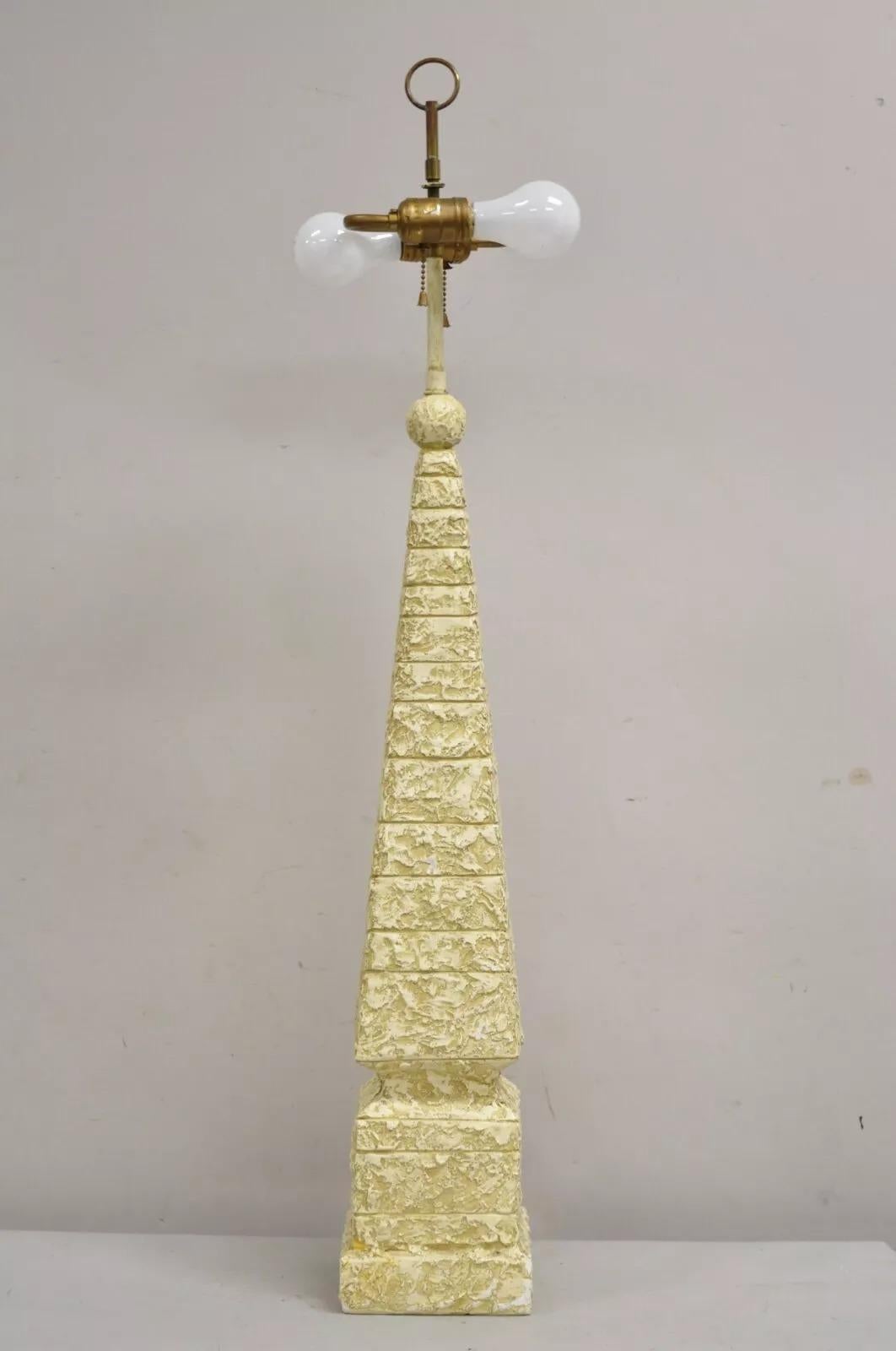 Vintage Italian Modern Hollywood Regency Cast Plaster Obelisk Pyramid Table Lamp For Sale 7