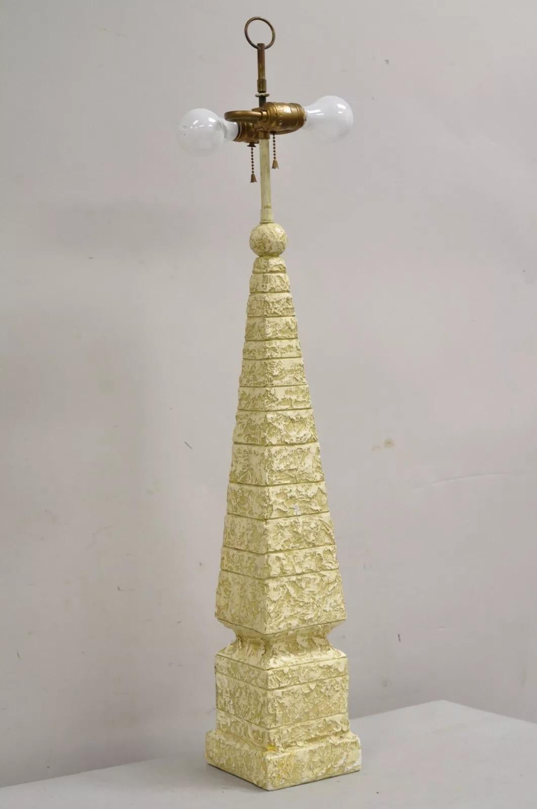 Unknown Vintage Italian Modern Hollywood Regency Cast Plaster Obelisk Pyramid Table Lamp For Sale