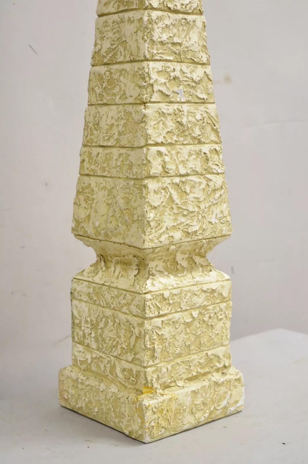 20th Century Vintage Italian Modern Hollywood Regency Cast Plaster Obelisk Pyramid Table Lamp For Sale