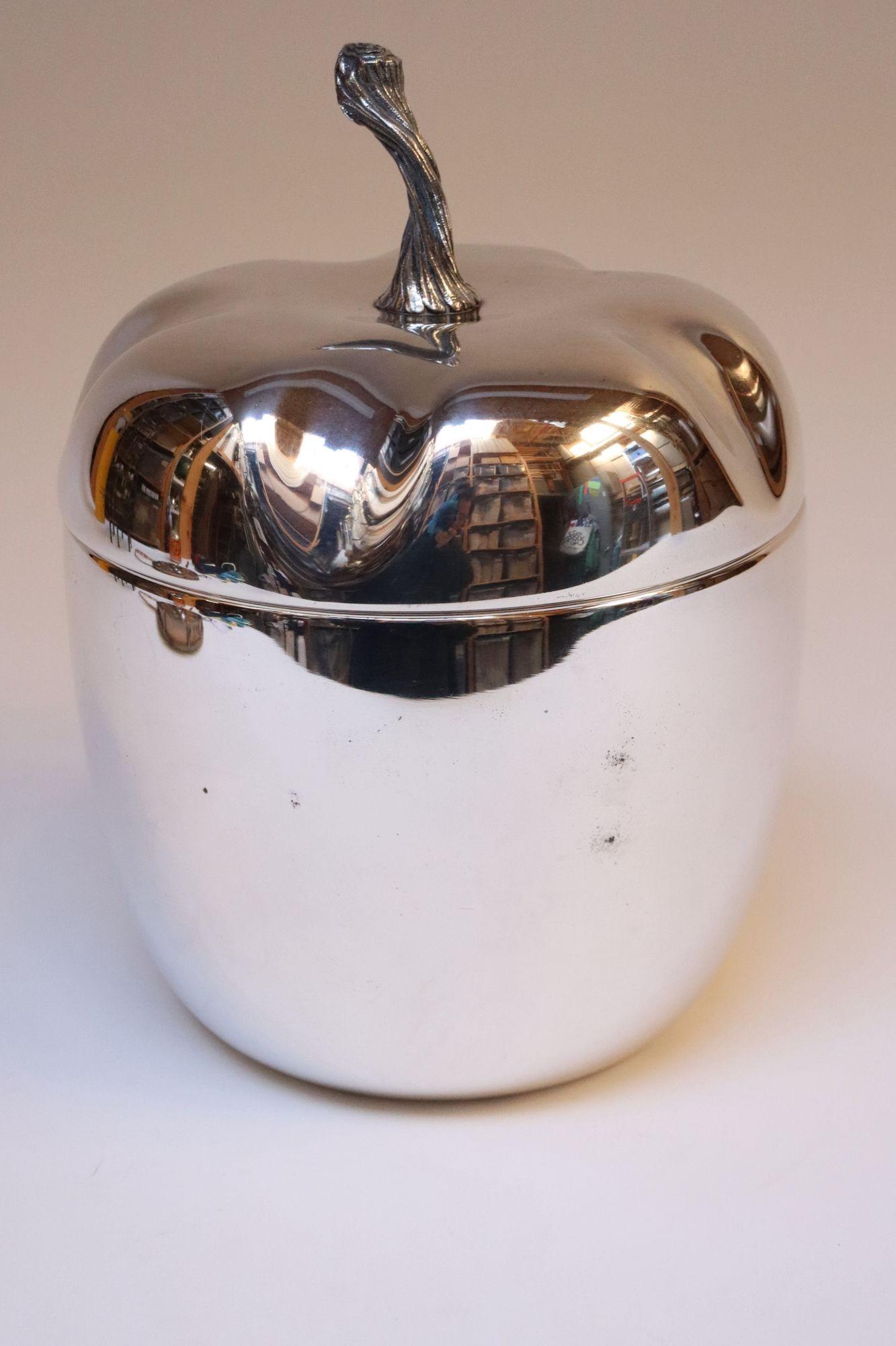 Charming Mid-Century Italian Modern ice bucket resembling both a bell pepper and an acorn with silver plate exterior and red and white plastic interior.
Features a heavily textured, sculptural stem that serves as the handle for removing the