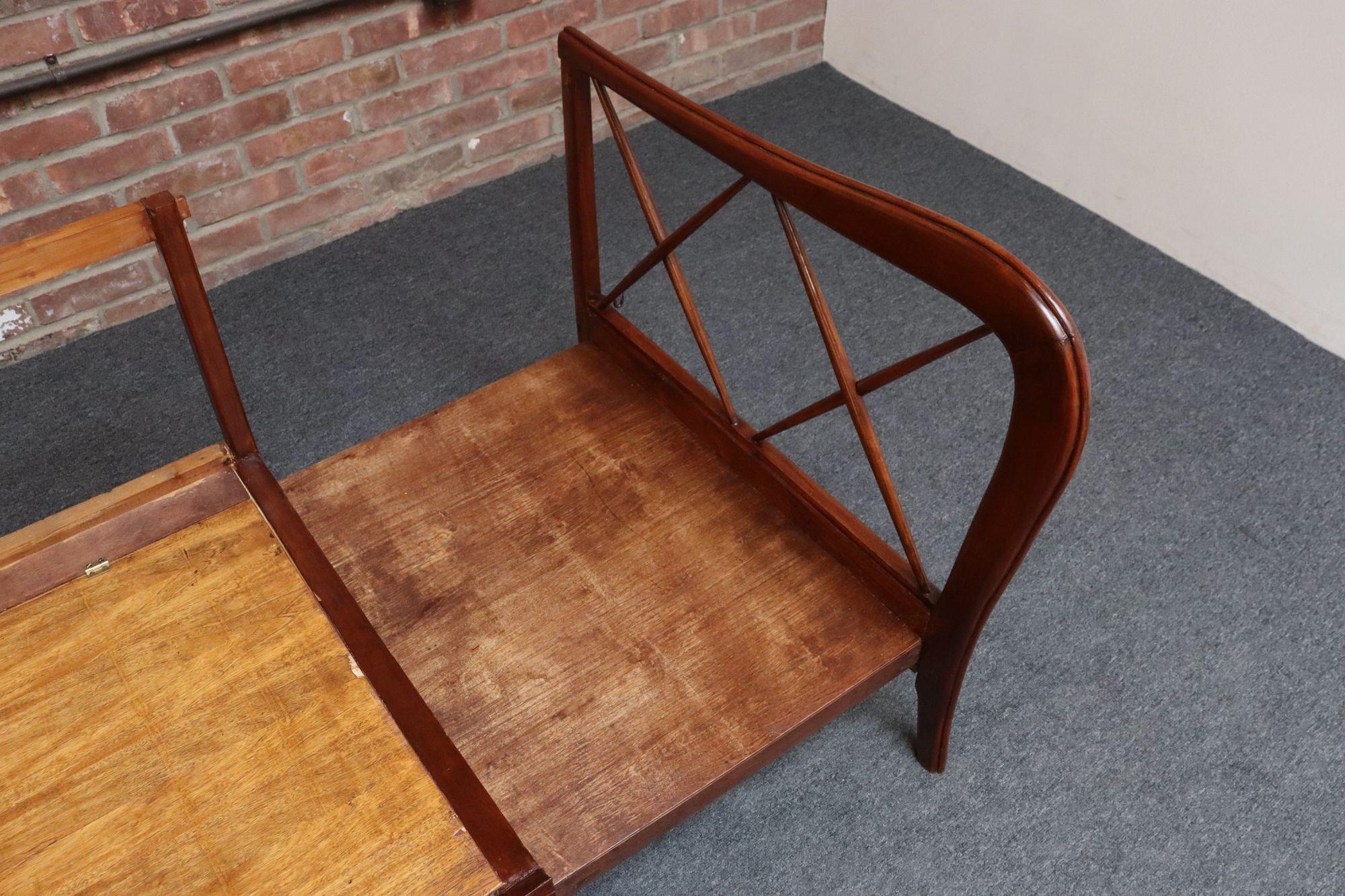 Divan-lit moderne italien vintage en noyer Attribué à Paolo Buffa en vente 11