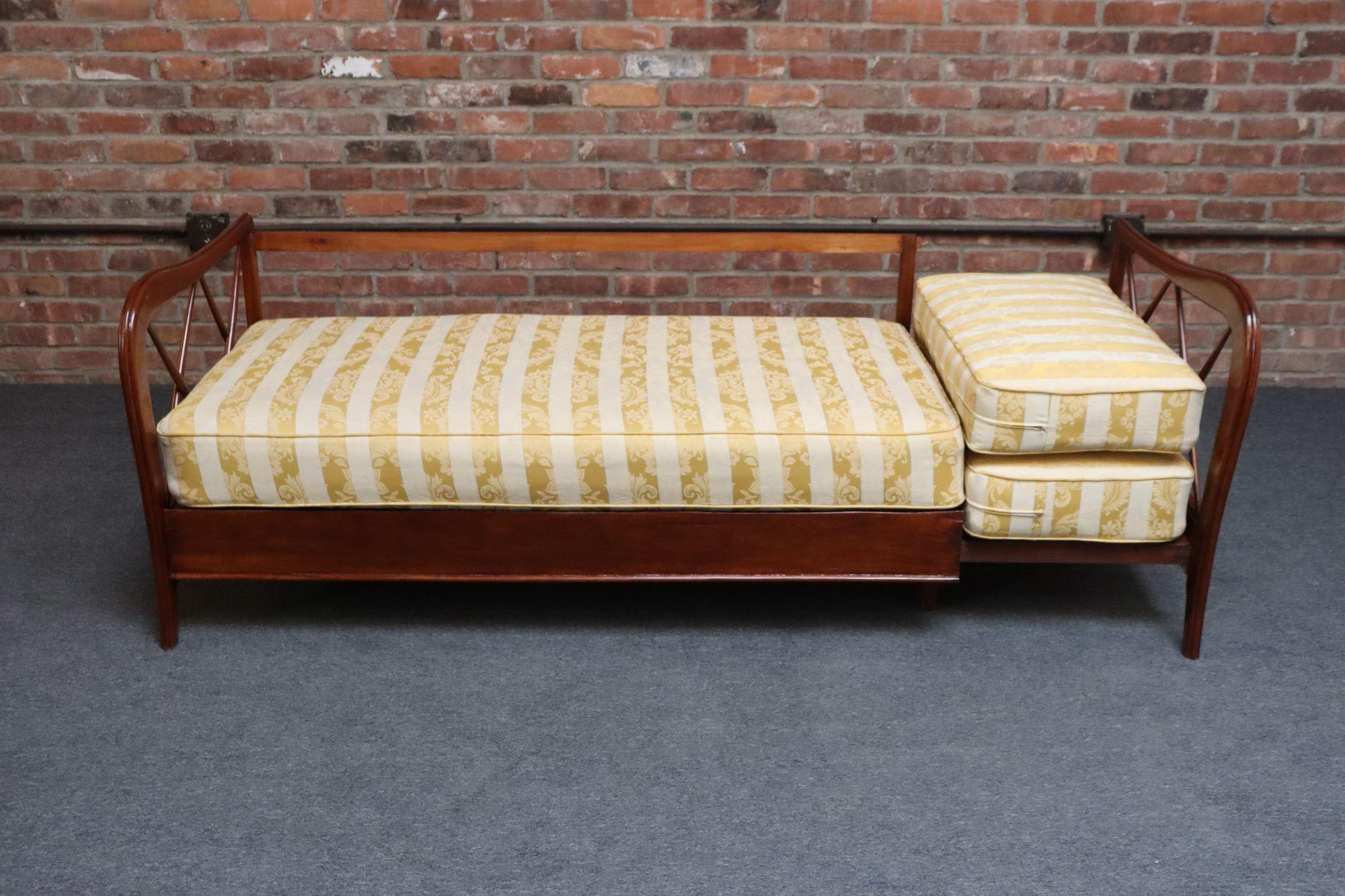 Divan-lit moderne italien vintage en noyer Attribué à Paolo Buffa en vente 1