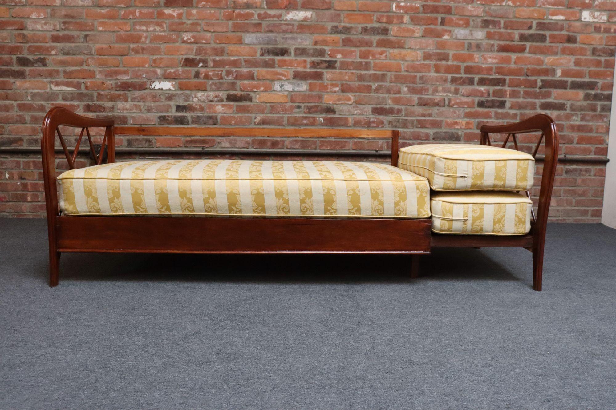 Divan-lit moderne italien vintage en noyer Attribué à Paolo Buffa en vente 2