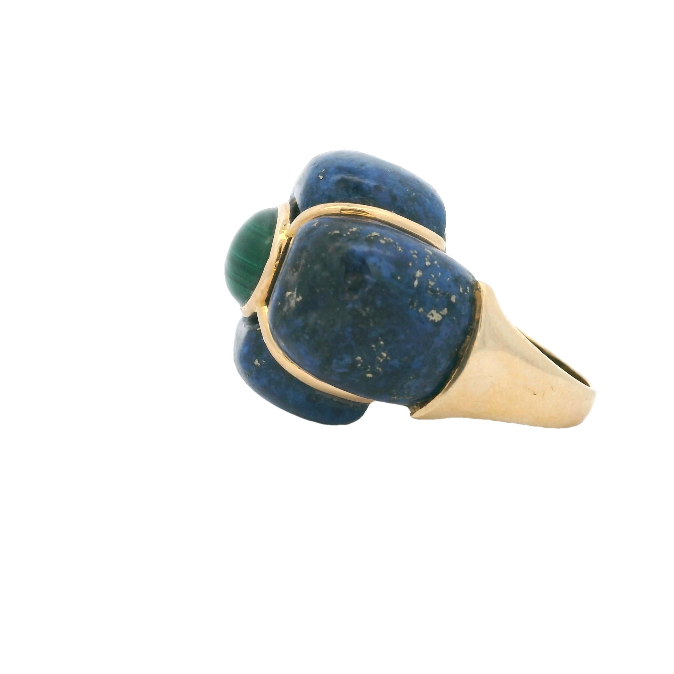 Anello modernista italiano d'epoca in oro 18 carati con malachite e lapis, circa anni '70 In condizioni ottime in vendita a Miami, FL