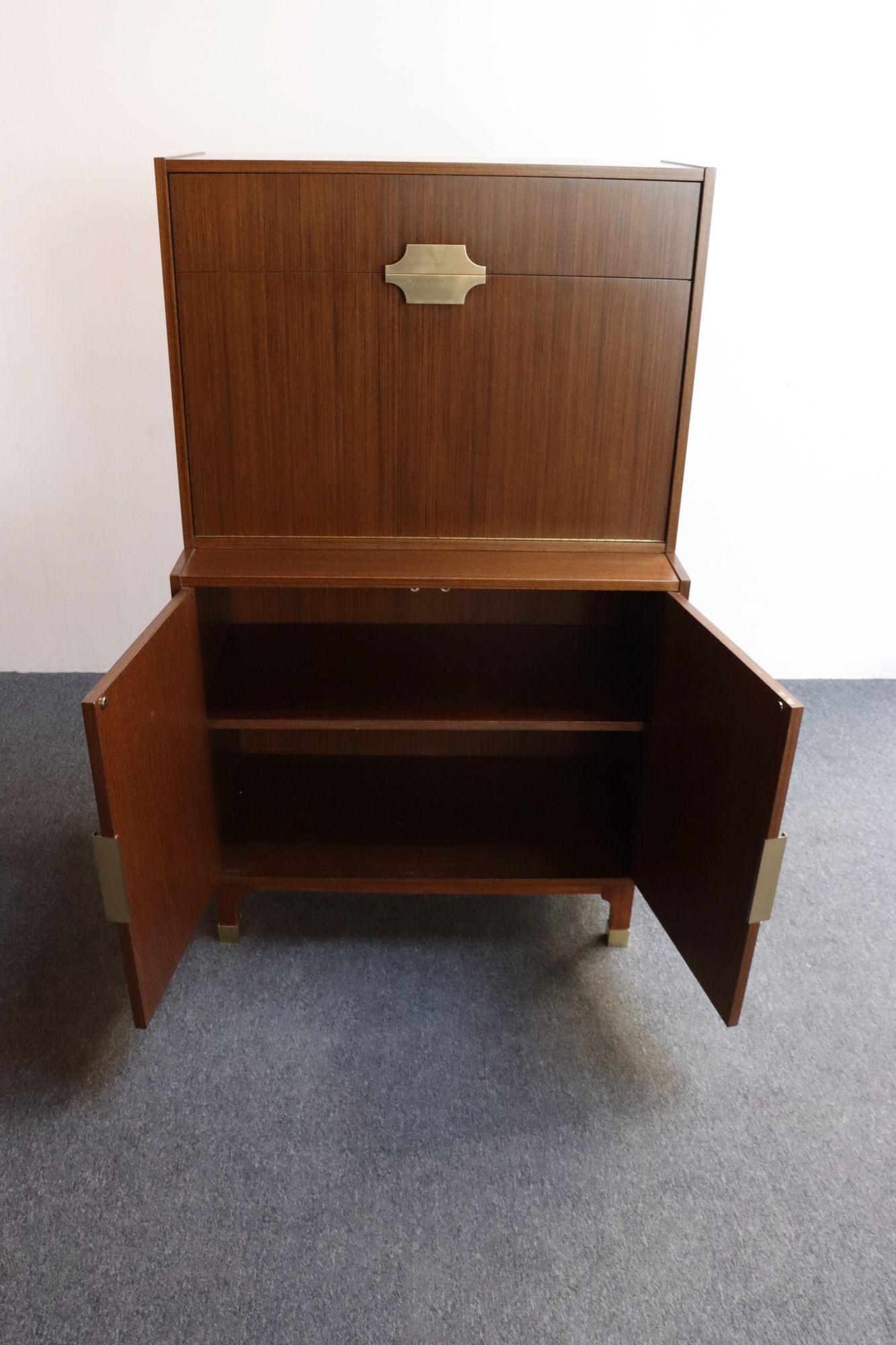 Anodizzato Mobile bar modernista italiano d'epoca in mogano e ottone di Longato Arredamenti in vendita