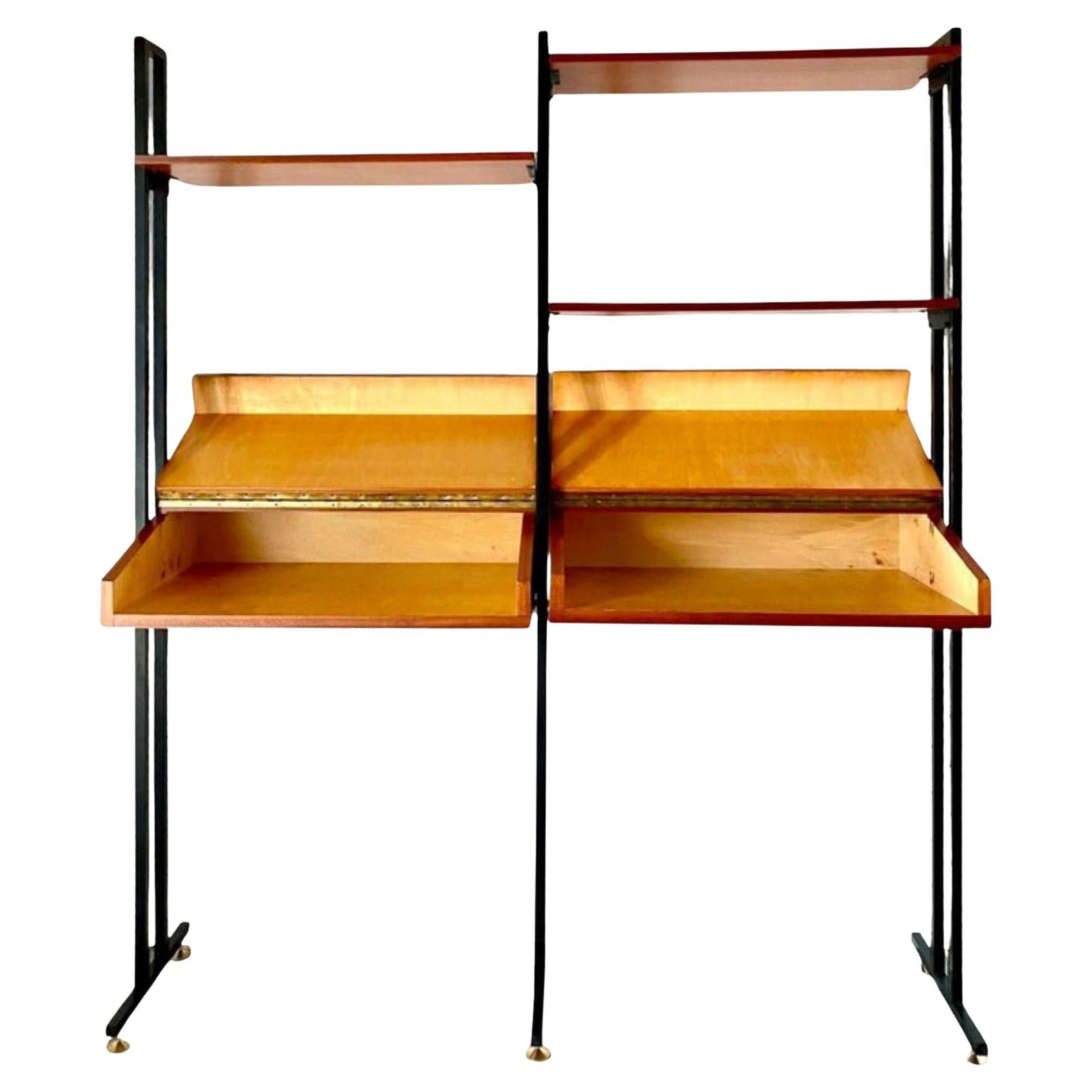 Bibliothèque modulaire italienne du milieu du siècle avec tiroirs inhabituels, Italie