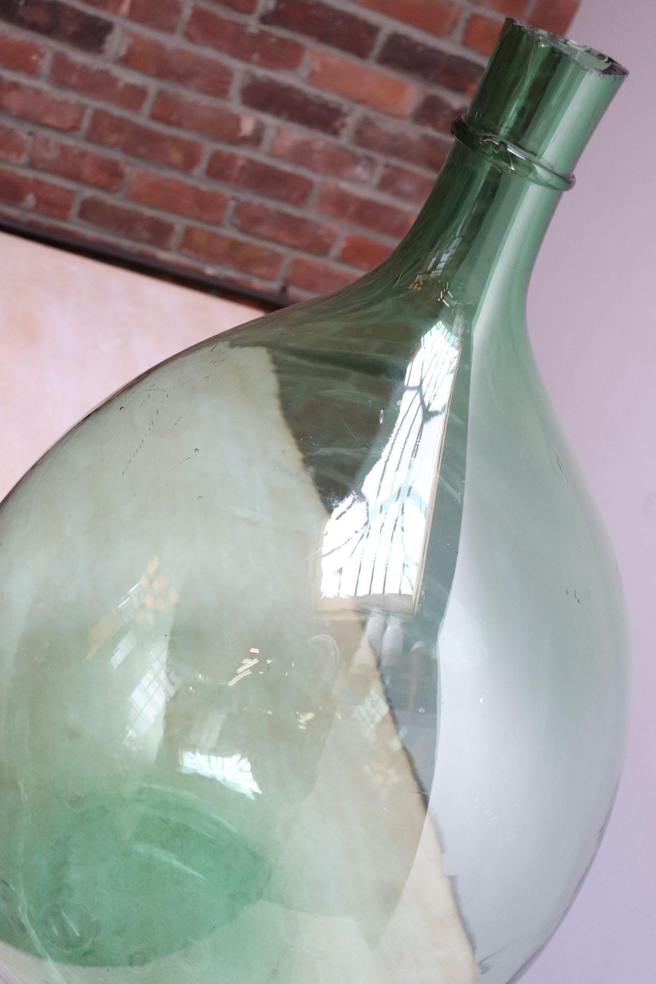 Vintage Italian Mouth Blown Glass Bulbous Demijohn in Seafoam Green For Sale 4