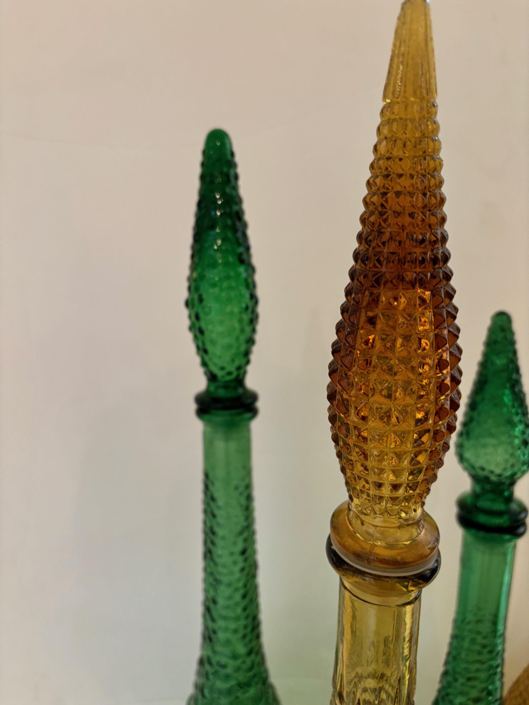 Bottiglia Decanter Empoli d'epoca multicolore con design geometrico con tappi In condizioni buone in vendita a Los Angeles, CA