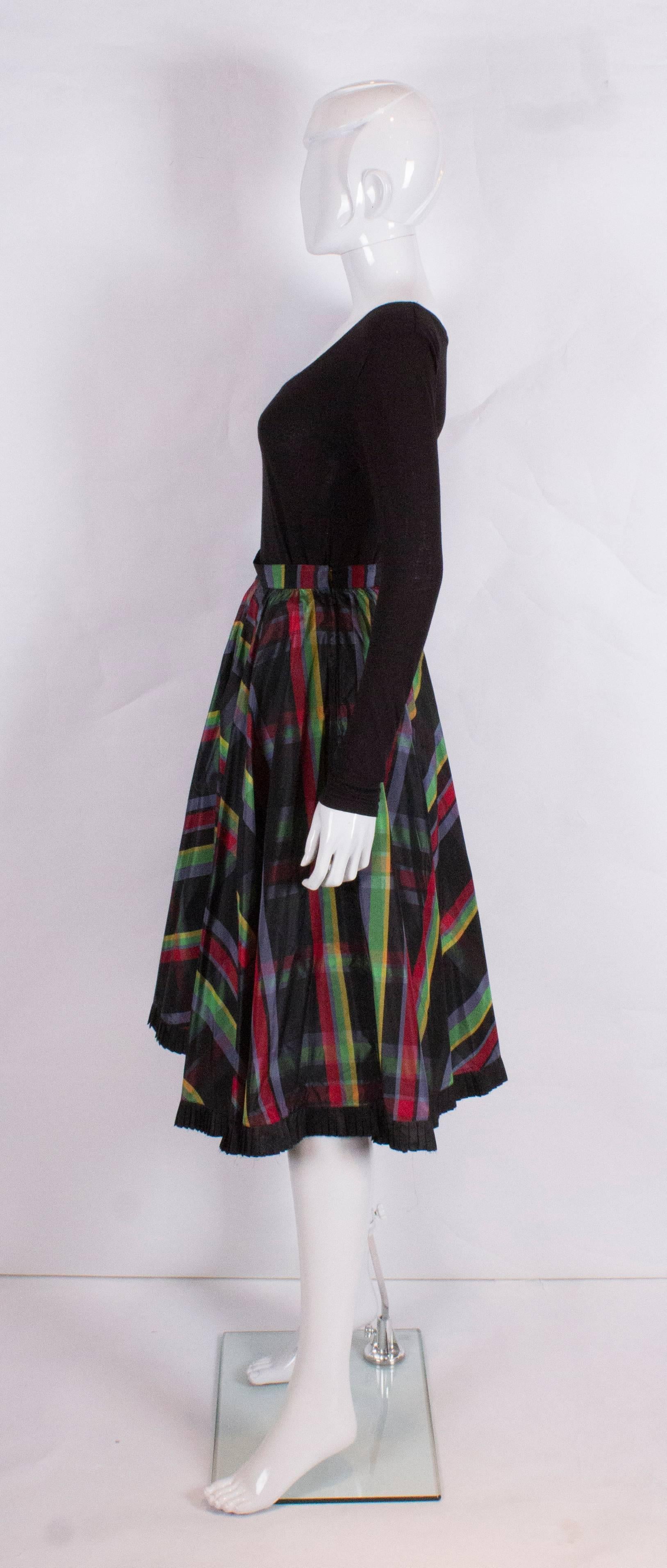  Italien vintage multicolore  Jupe en soie à rayures avec jupe à franges noires et dessous à volants Excellent état - En vente à London, GB