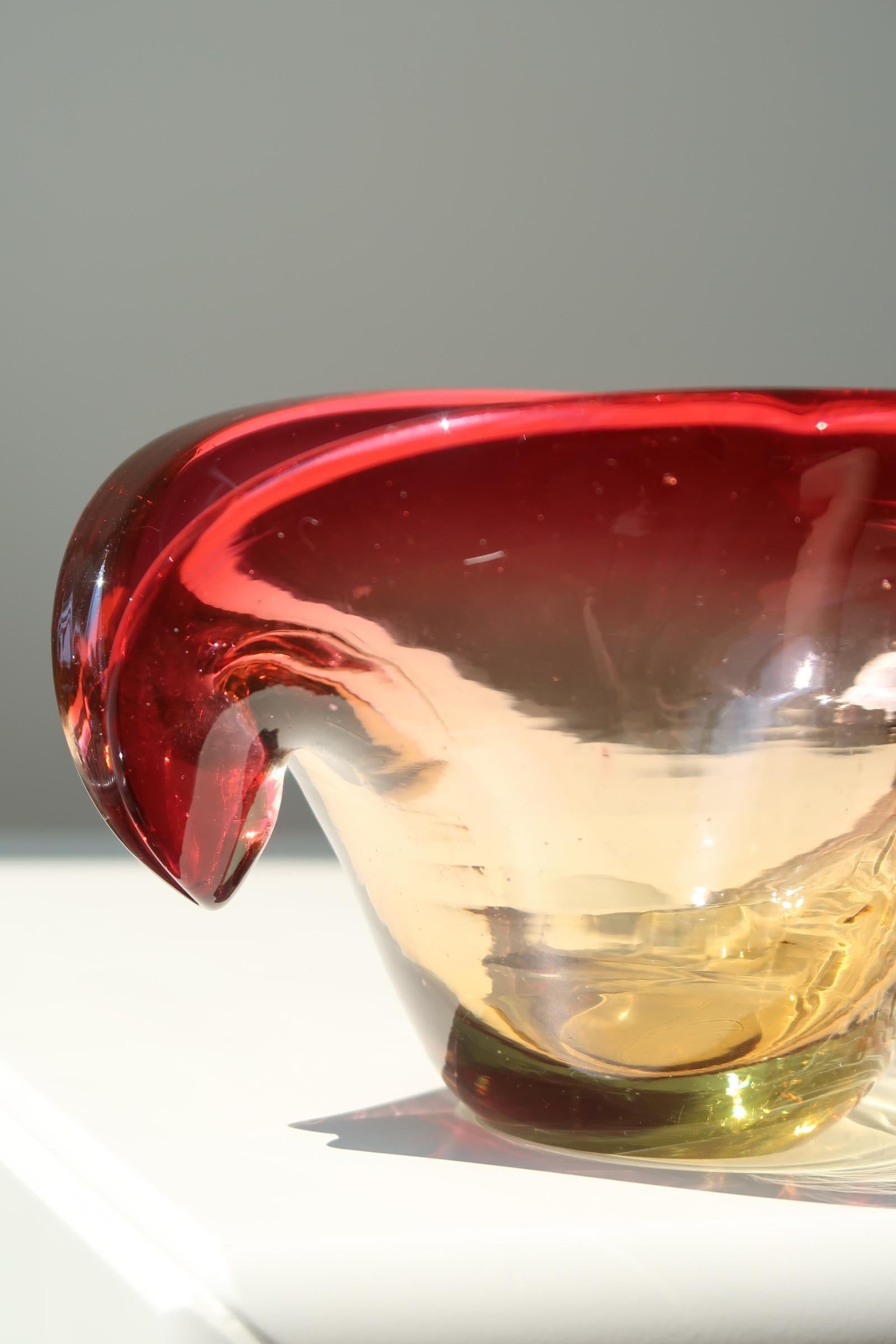 Vintage Italian Murano 1970 Sommerso red yellow Shell Clam Glass Bowl In Good Condition In Copenhagen, DK