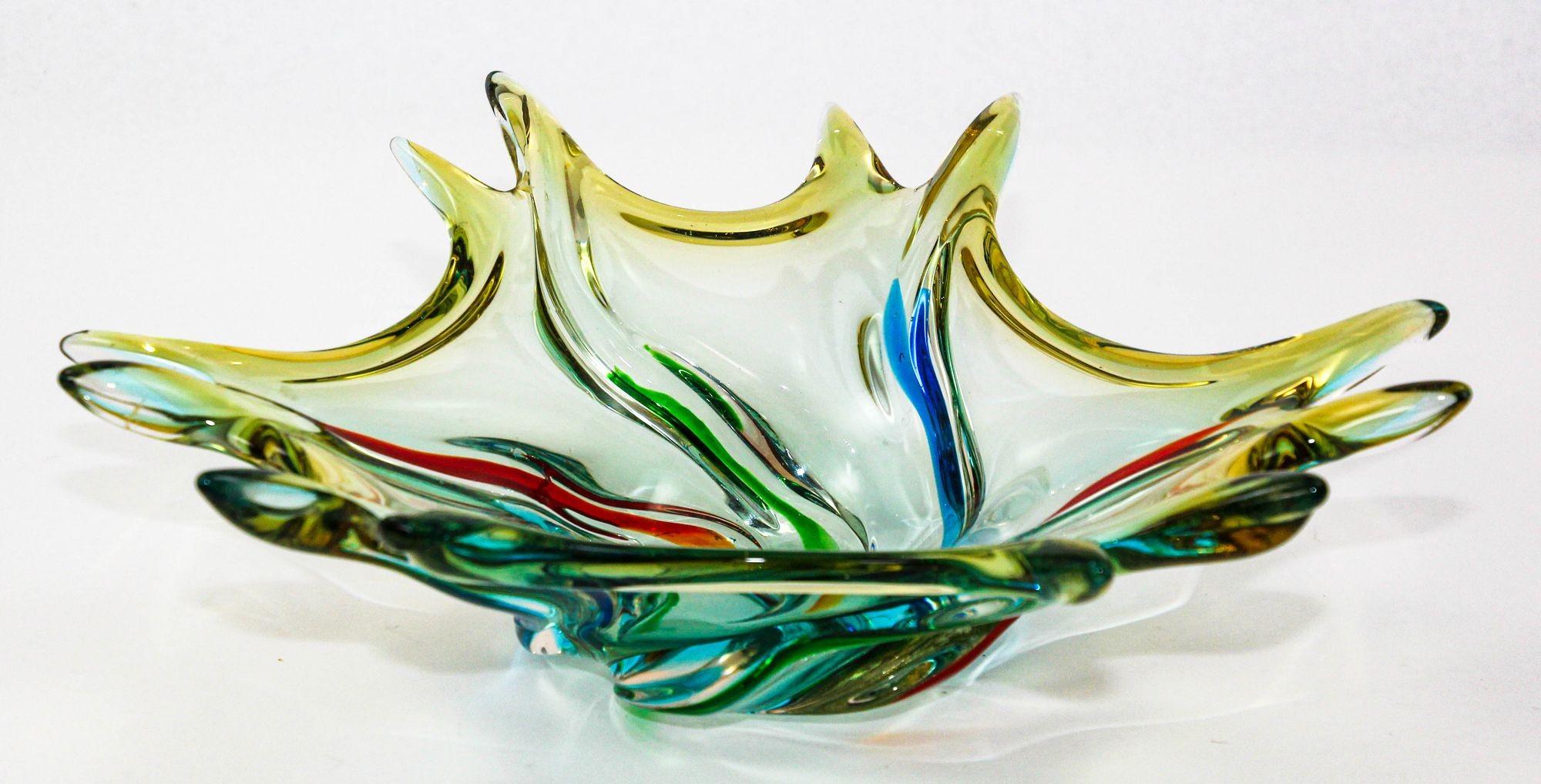 Vintage Italian Murano Art Glass Fruit Bowl Sculptural Centerpiece 1960s In Good Condition For Sale In North Hollywood, CA
