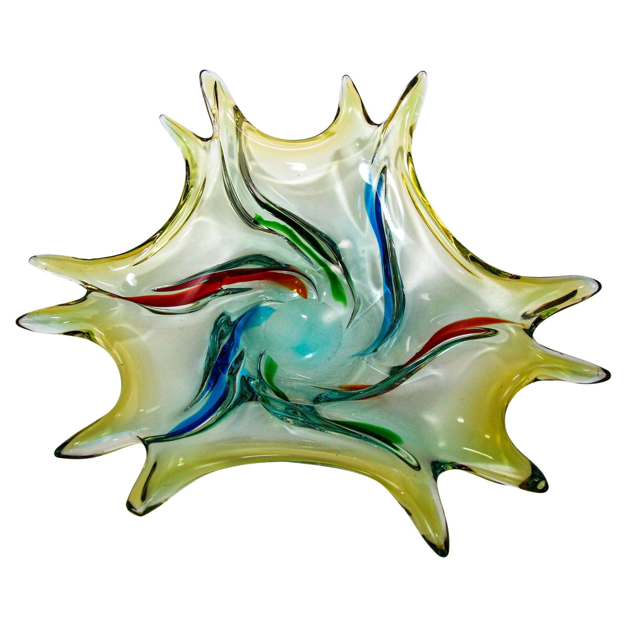 Bol à fruits sculptural italien en verre d'art de Murano des années 1960 en vente