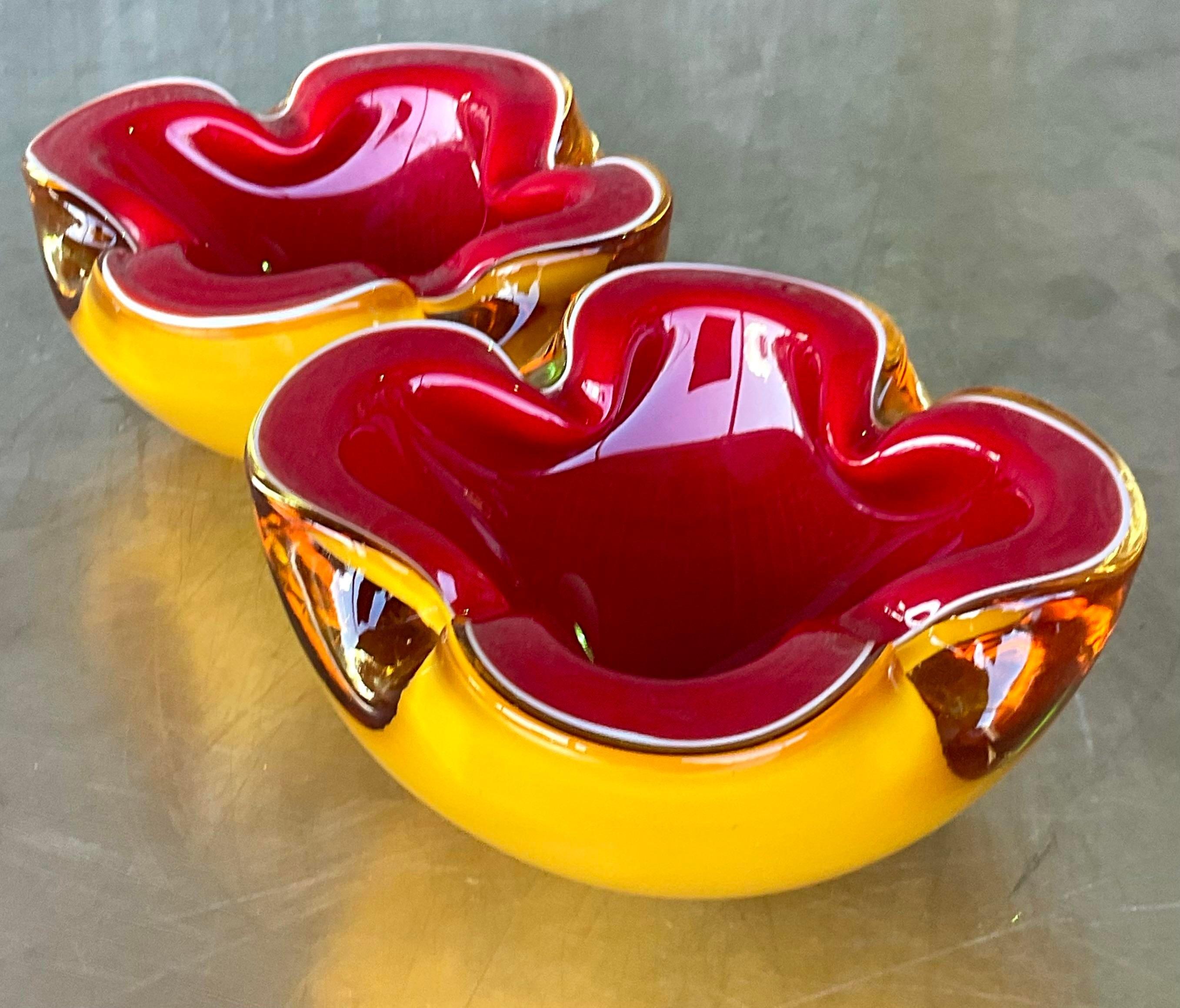 Vintage Italian Murano Barbini Attributed Glass Bowls - a Pair In Good Condition For Sale In west palm beach, FL