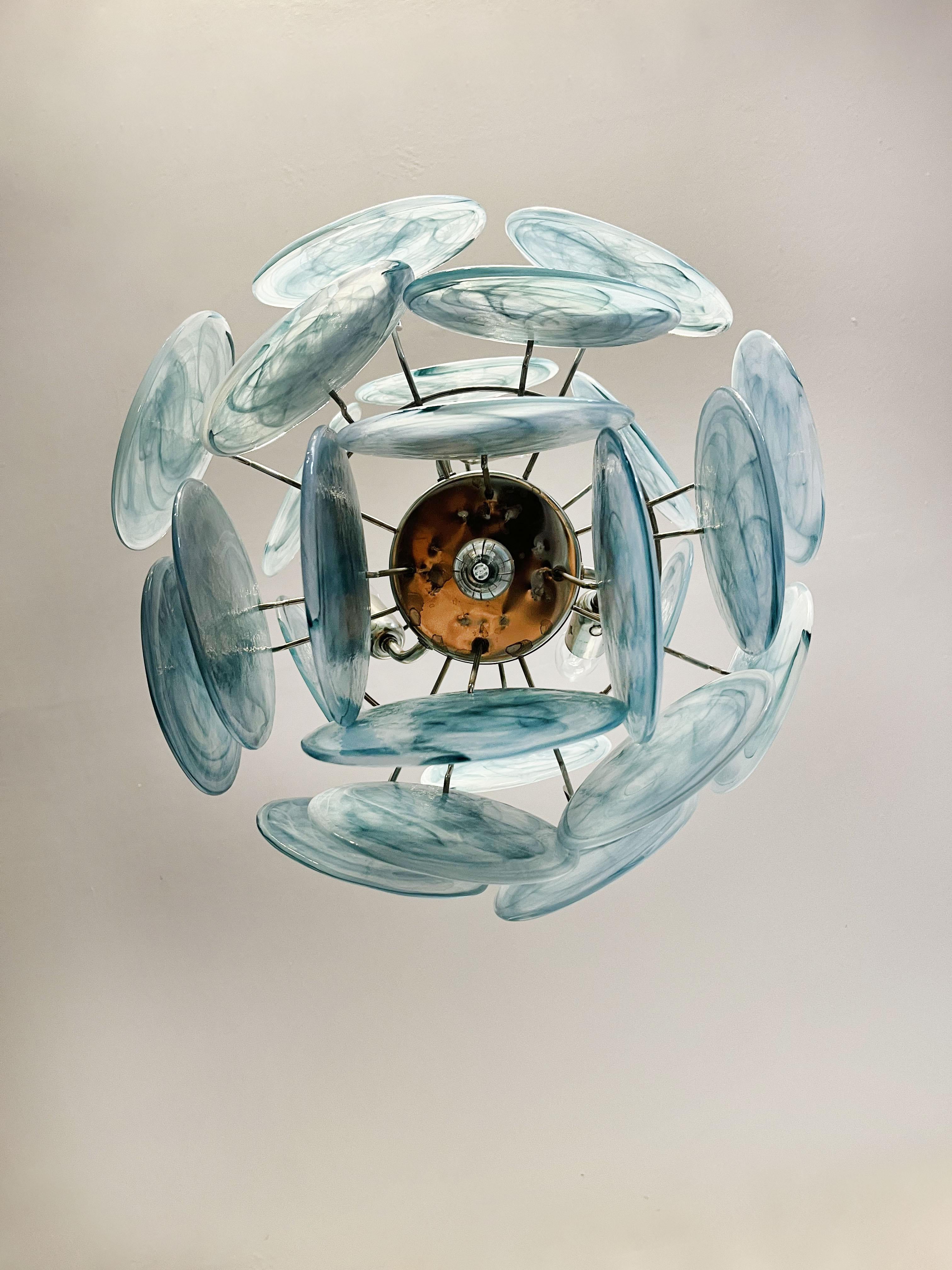 Italienischer Murano-Kronleuchter im Vintage-Stil - 24 blaue Scheiben im Angebot 9