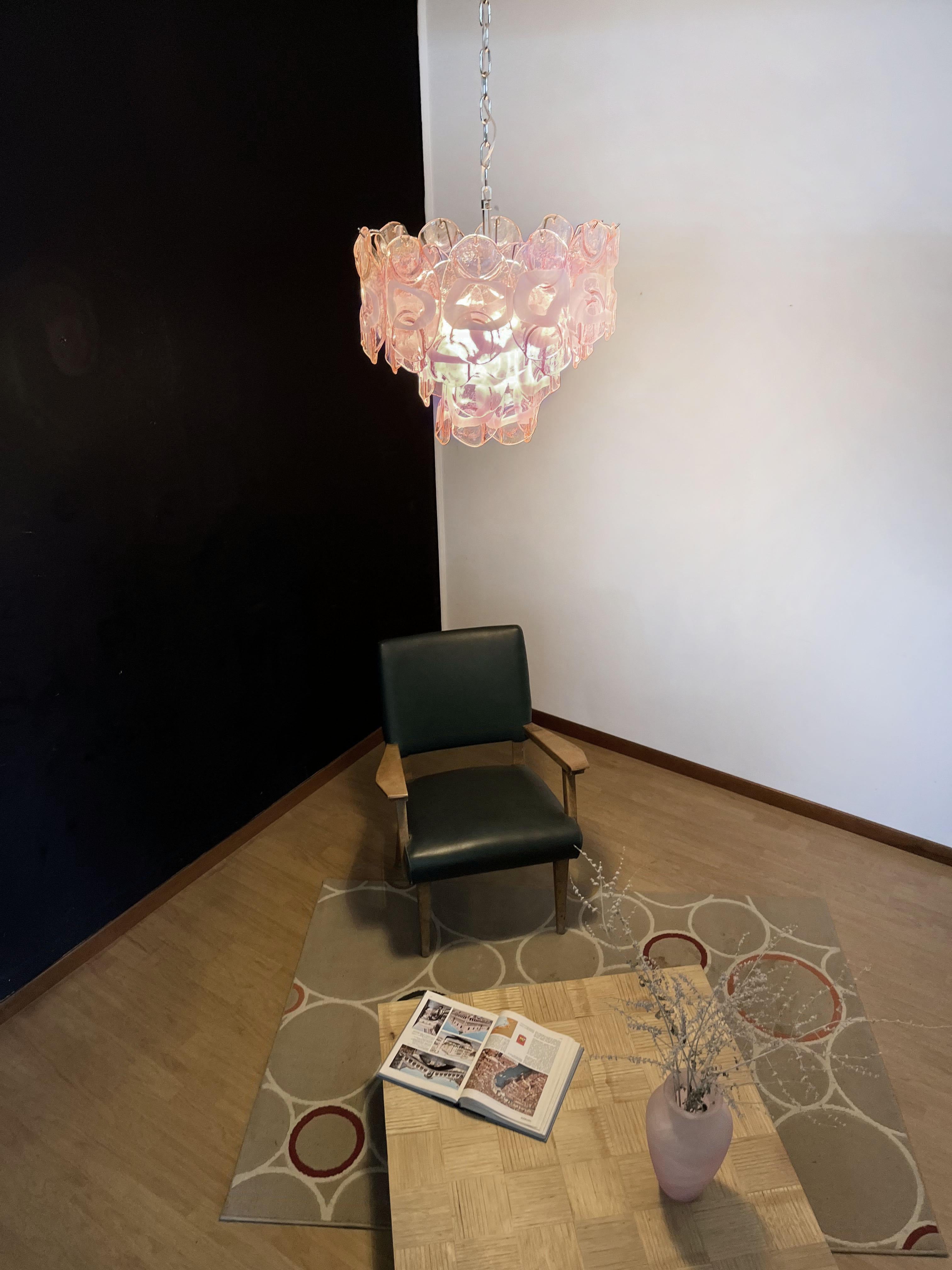 Italienische Vintage-Kronleuchterlampe aus Muranoglas, 36 rosa Gläser im Angebot 3