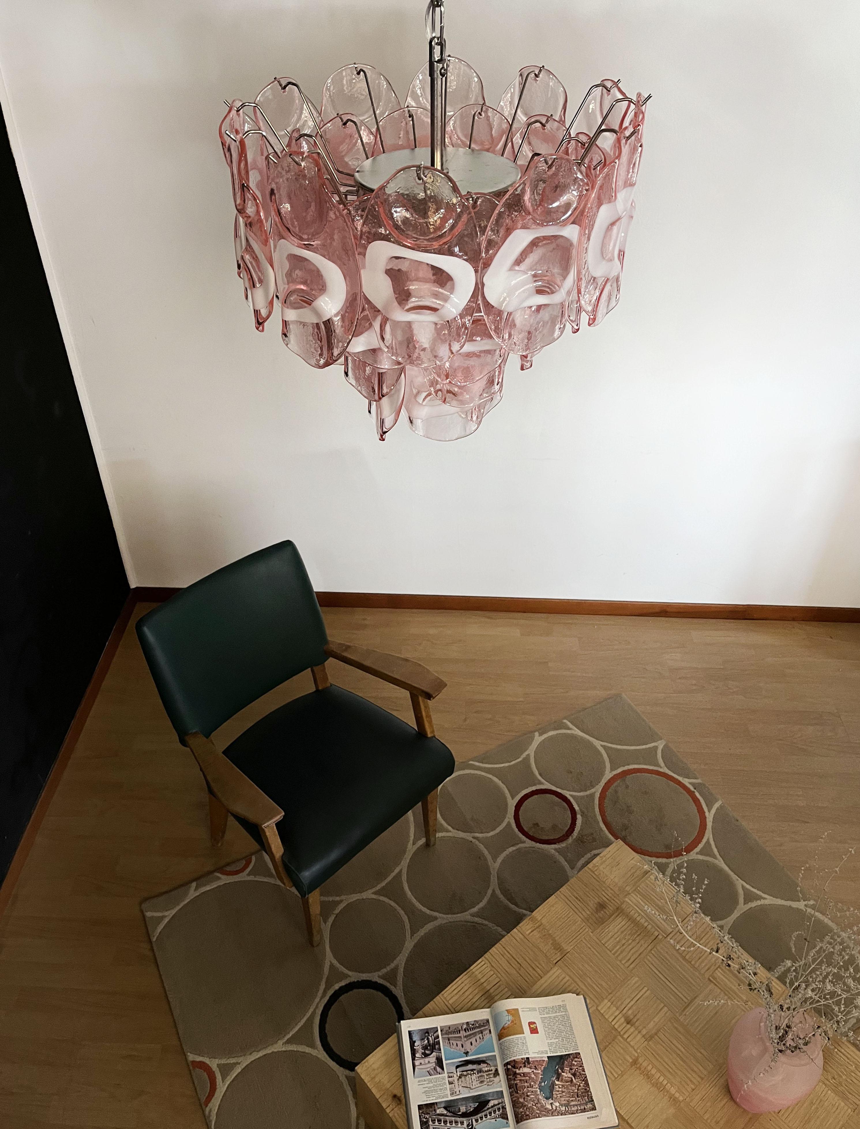 Lampe lustre italienne vintage de Murano, 36 verres roses en vente 6
