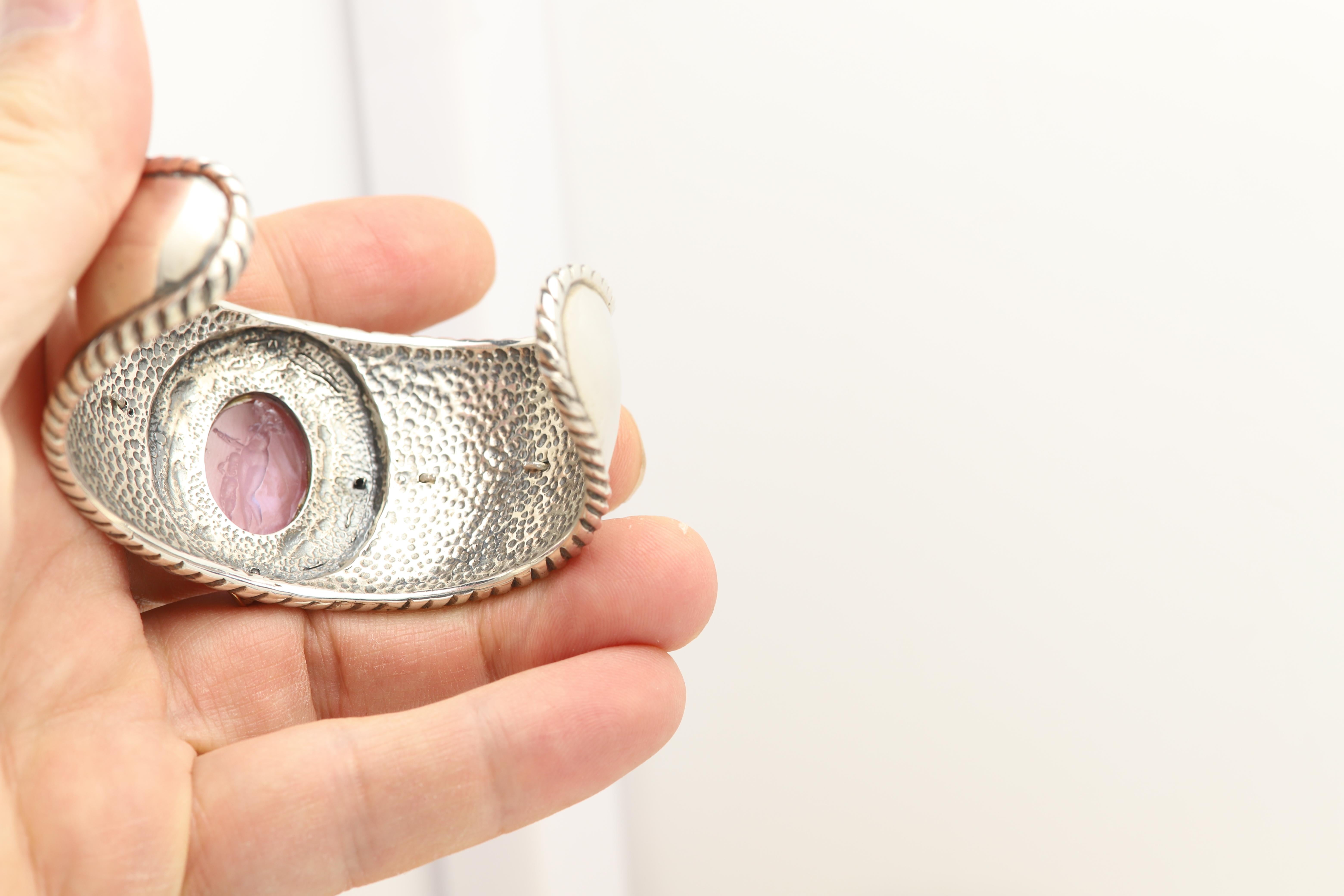Vintage Italian Murano Glass Cuff Bracelet Cameo of Venus and Cupid Goddess For Sale 1
