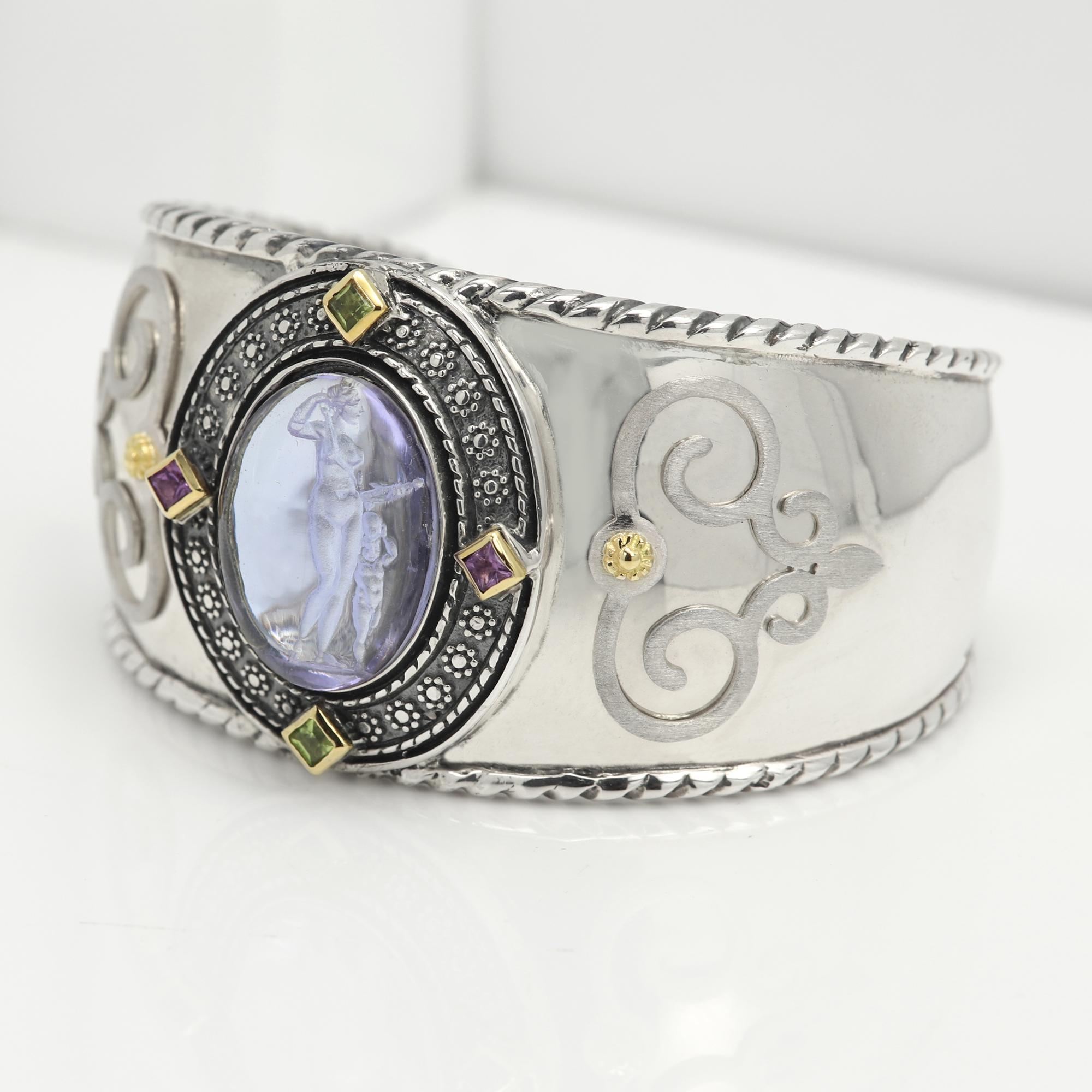 Vintage Italian Murano Glass Cuff Bracelet Cameo of Venus and Cupid Goddess For Sale 2