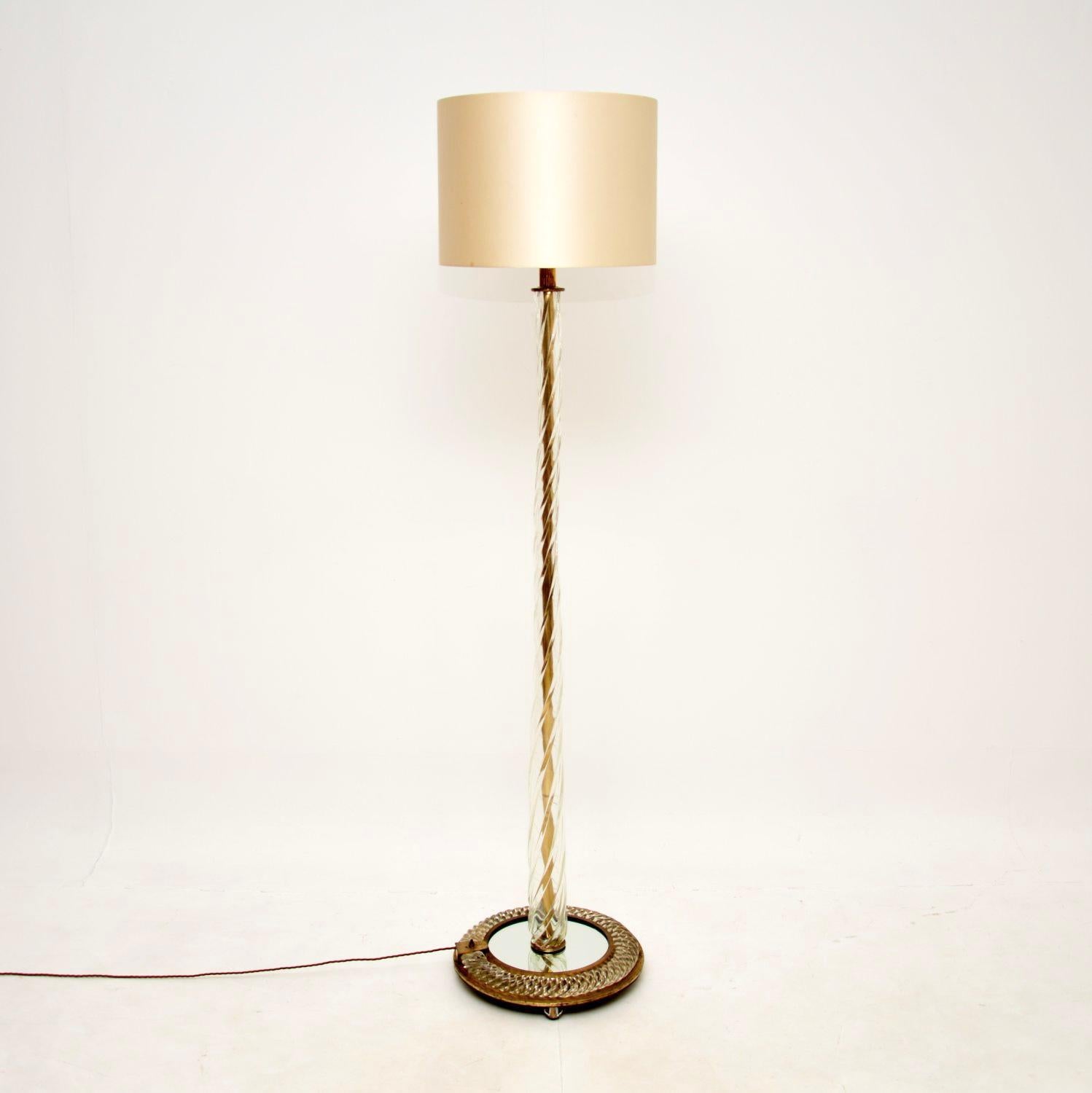 An absolutely stunning vintage Italian Murano glass floor lamp, dating from around the 1950-60’s.

This is of exceptional quality, with a gorgeous thick rope twist glass stand, wrapped around a brass column. The base is incredibly beautiful, with