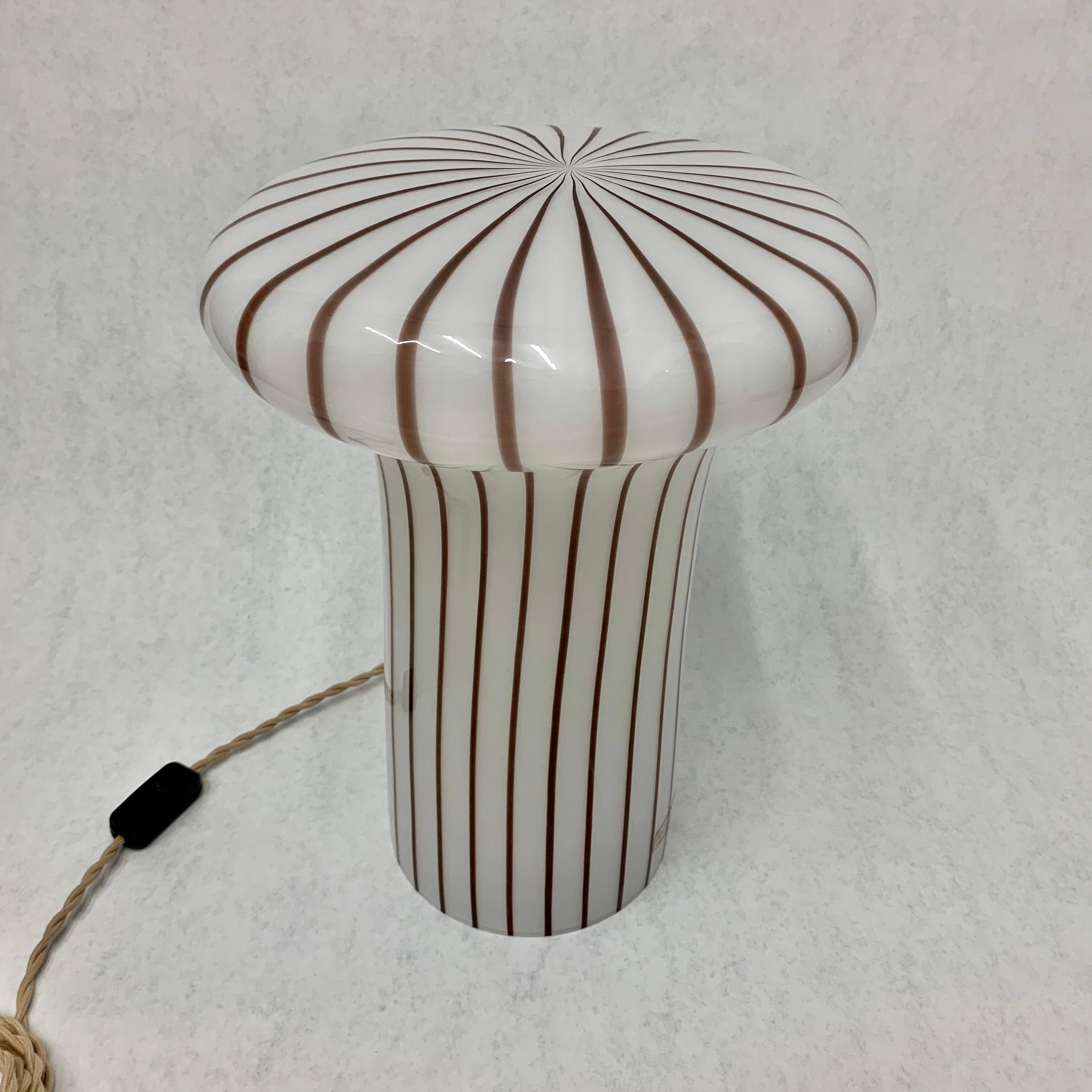 Vintage Italian Murano Glass Funghi Table Lamp In Good Condition In East Hampton, NY