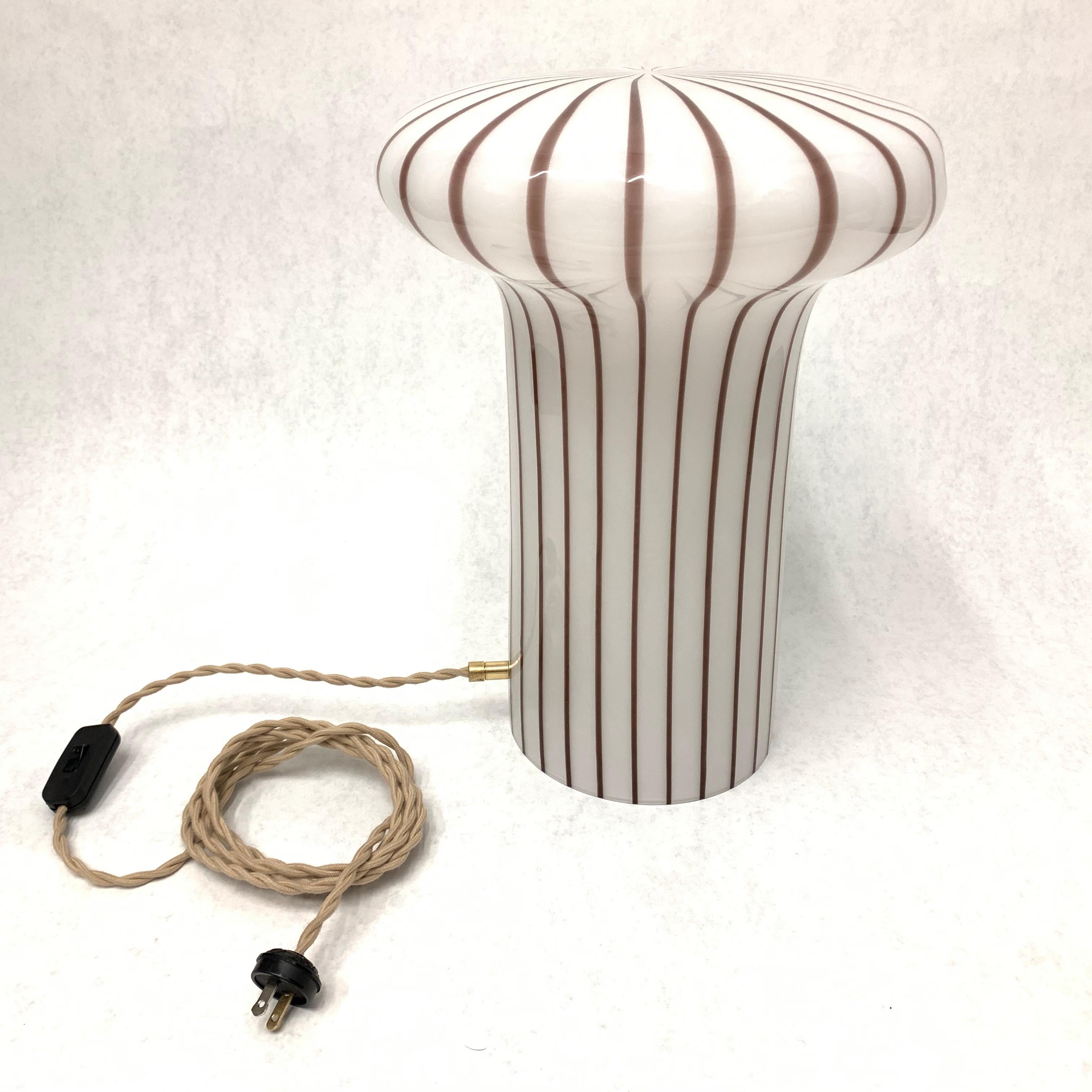 Late 20th Century Vintage Italian Murano Glass Funghi Table Lamp