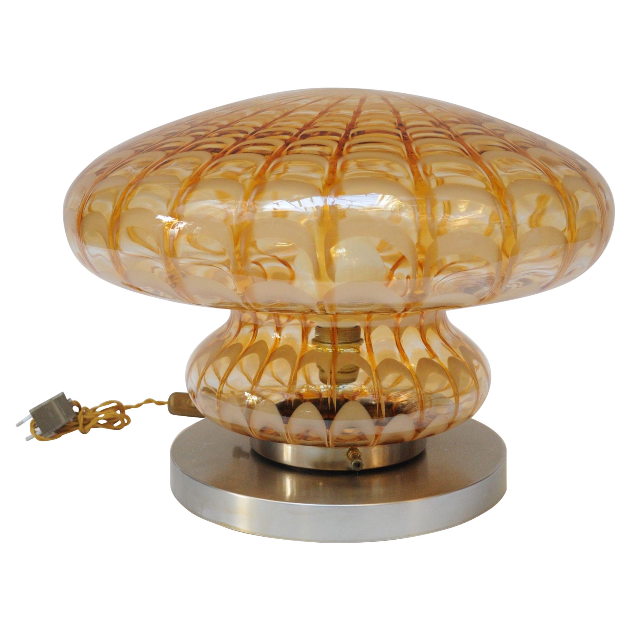 Vintage Italian Murano Glass Mushroom Form Lámpara de mesa sobre base de aluminio en venta