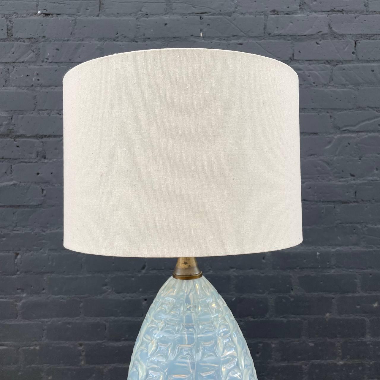 Vintage Italian Murano Glass Table Lamp with Brass Accent In Good Condition For Sale In Los Angeles, CA