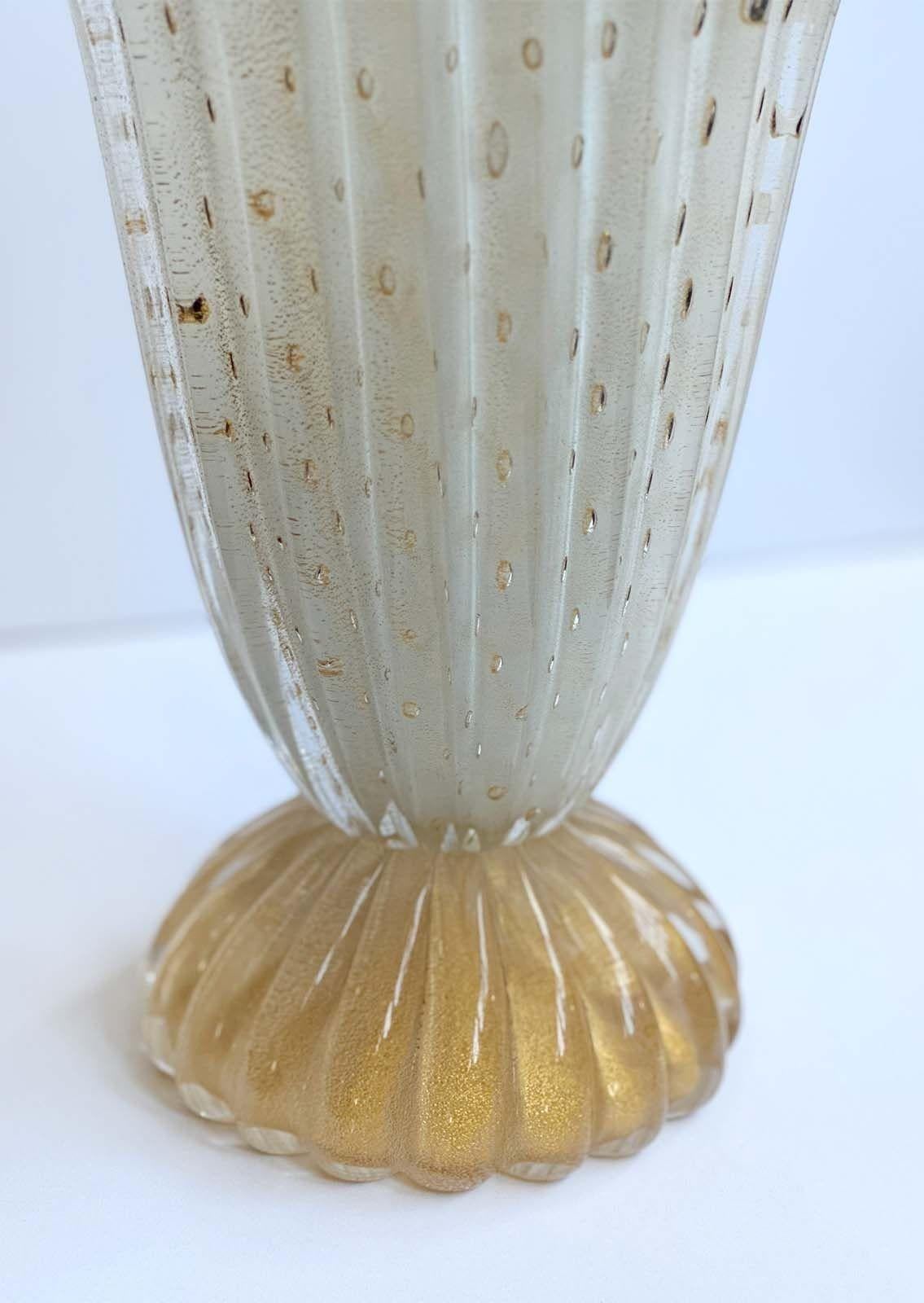 Vintage Italian Murano glass vase in Bollicine technique infused with gold flecks by Tosi Murano. Made in Italy, c. 1950's.
*Signed on base 
Dimensions:
14.5