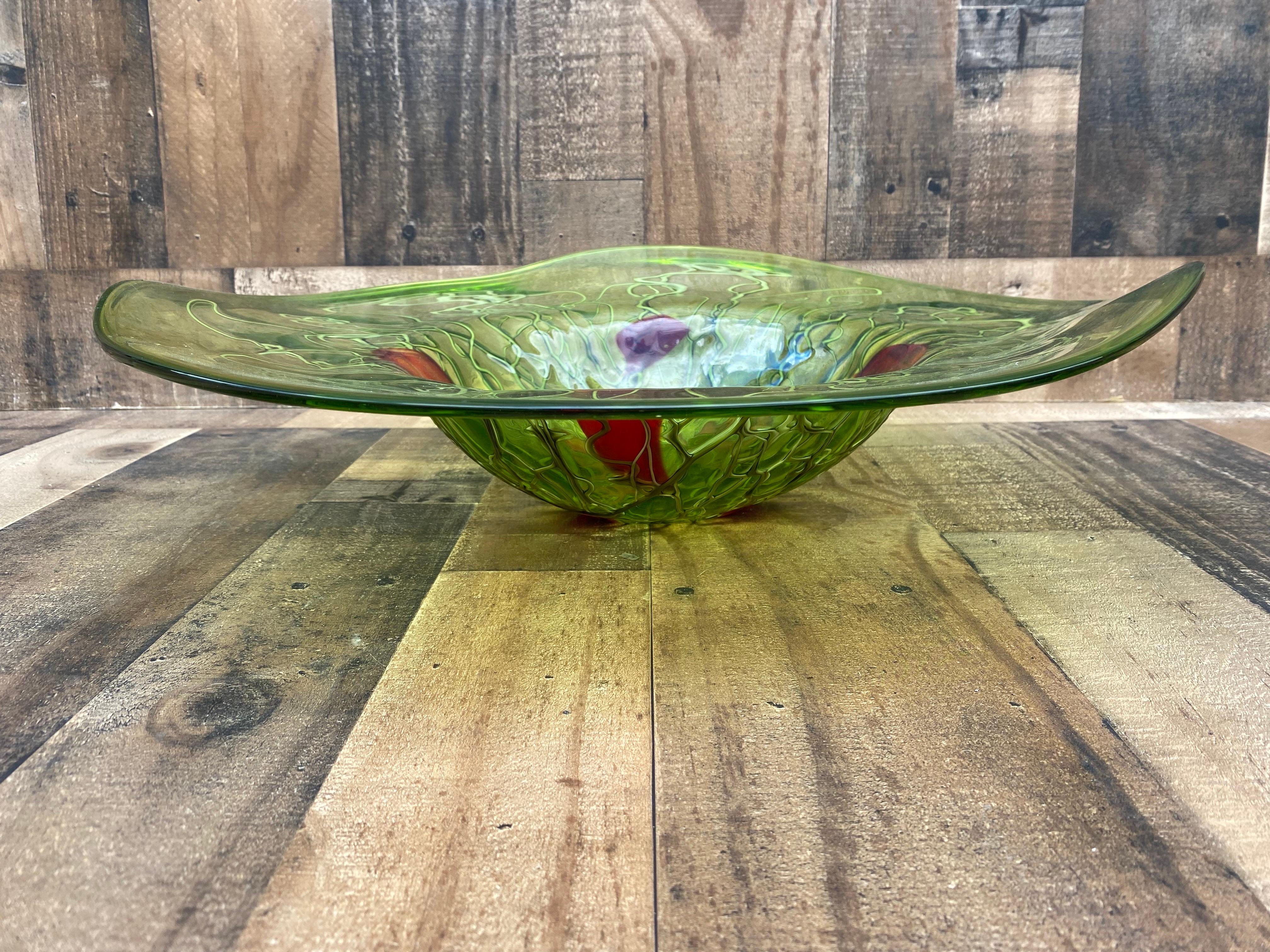 Moderno Vaso / Ciotola / Piatto d'epoca italiano di Murano verde e rosso a forma di cappello in vendita