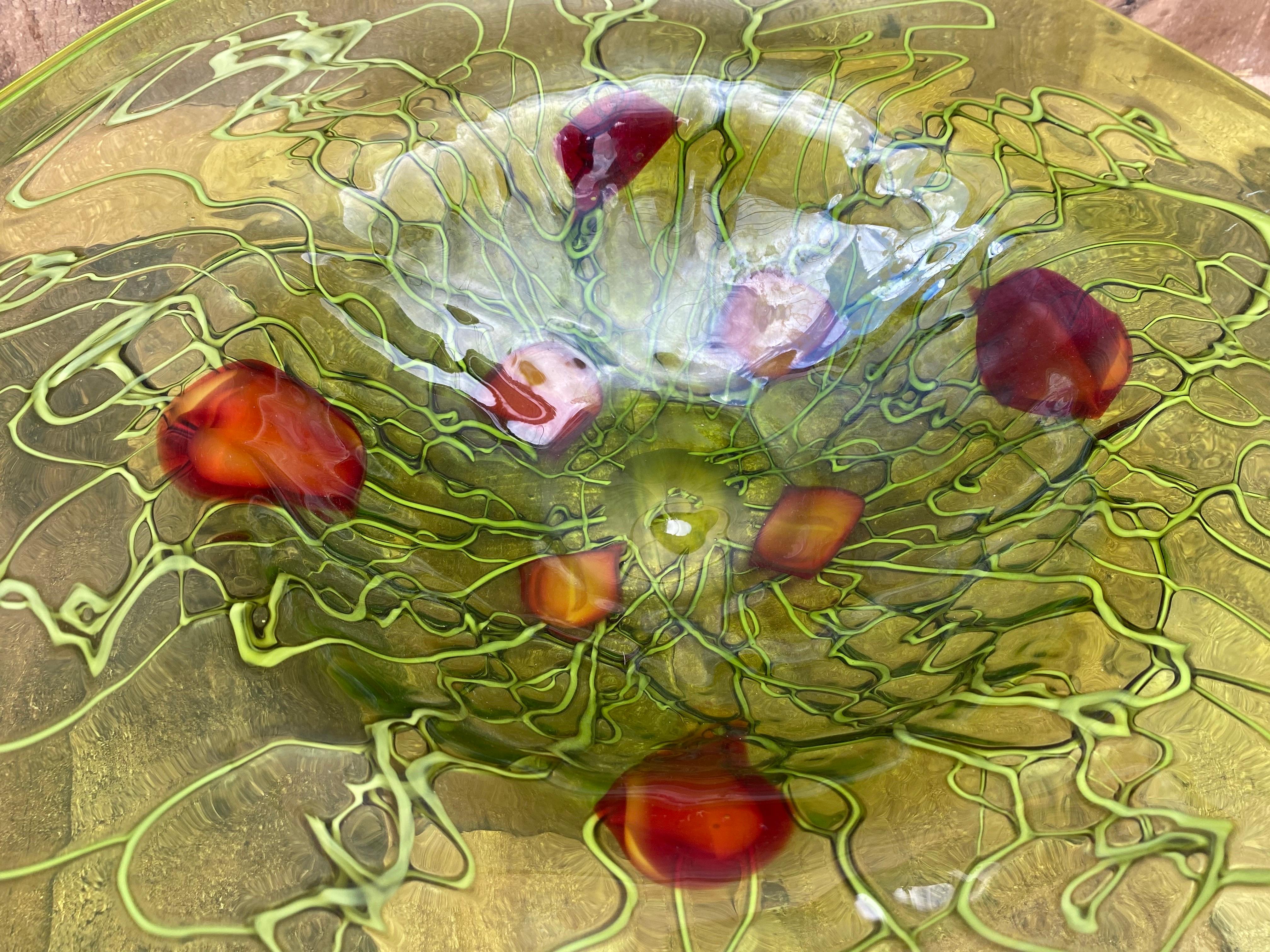 Italiano Vaso / Ciotola / Piatto d'epoca italiano di Murano verde e rosso a forma di cappello in vendita