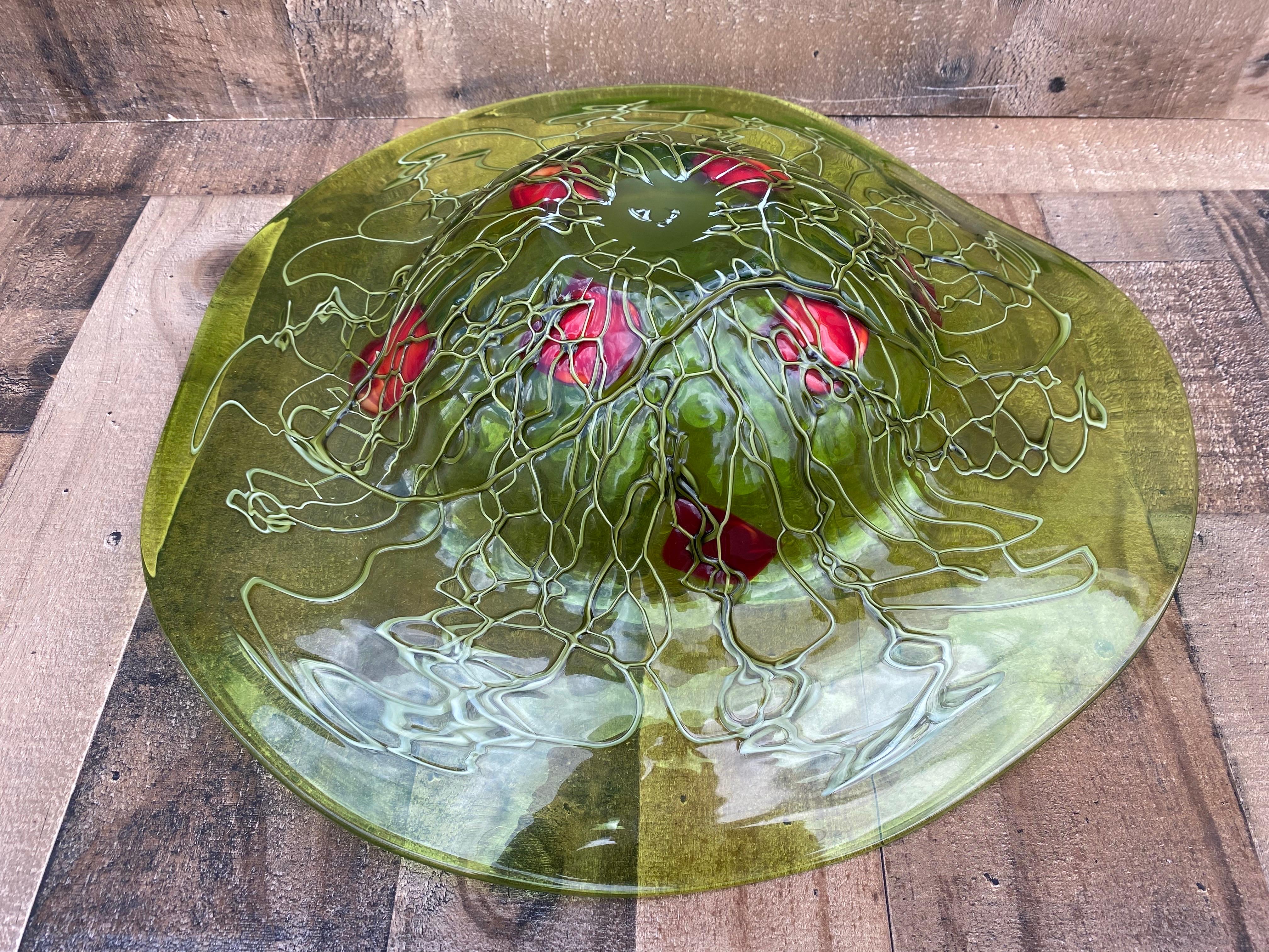 XX secolo Vaso / Ciotola / Piatto d'epoca italiano di Murano verde e rosso a forma di cappello in vendita