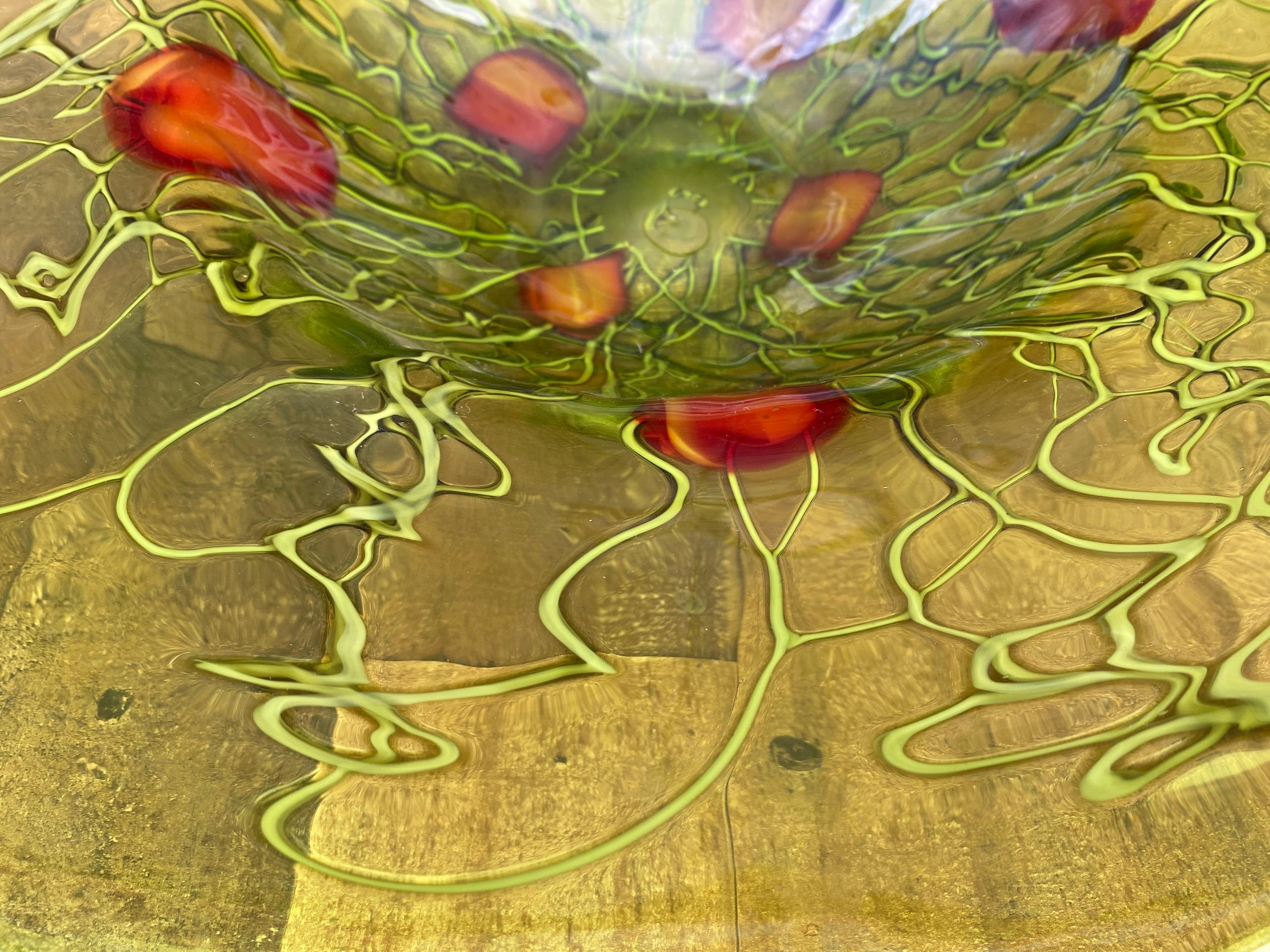 Vetro di Murano Vaso / Ciotola / Piatto d'epoca italiano di Murano verde e rosso a forma di cappello in vendita