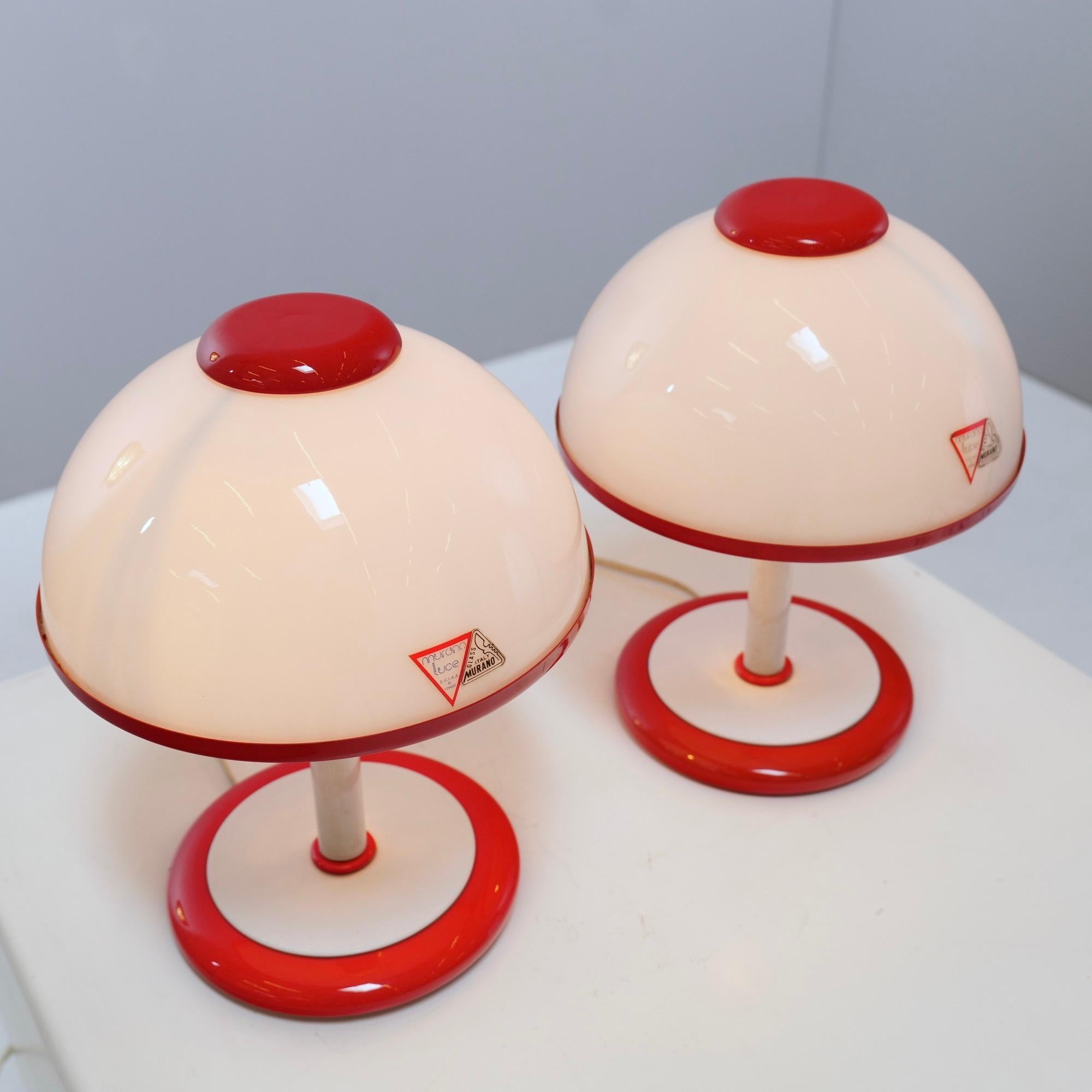 Et of murano glass lamps in red/white with makers tags.

1980's - Made in Italy by Murano Luce

dimensions:
33 cm height
20 cm diameter
colour: red and white
materials:
murano glass, metal
condition:
good condition with signs of use and
