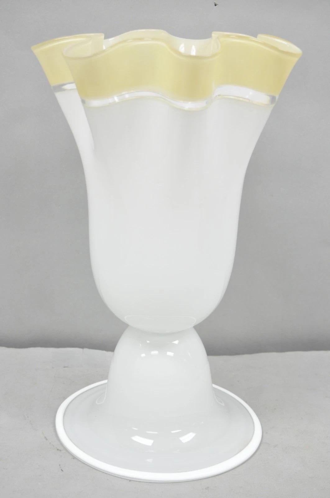Vintage Italian Murano Mid Century Modern Glass White Handkerchief Table Lamp en vente 6