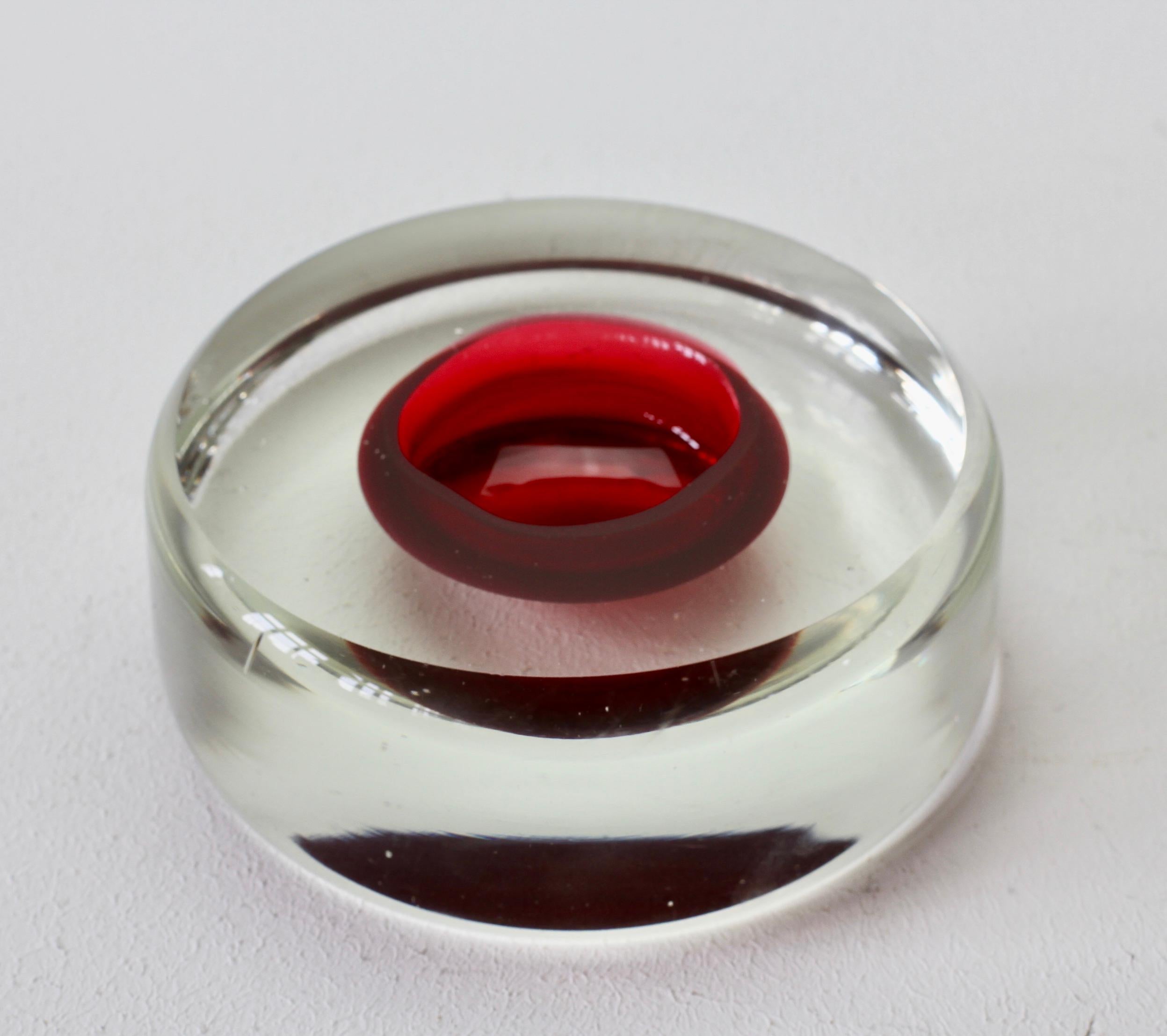 Vintage Italian Murano Red and Clear Sommerso Glass Bowl:: Dish or Ashtray en vente 5