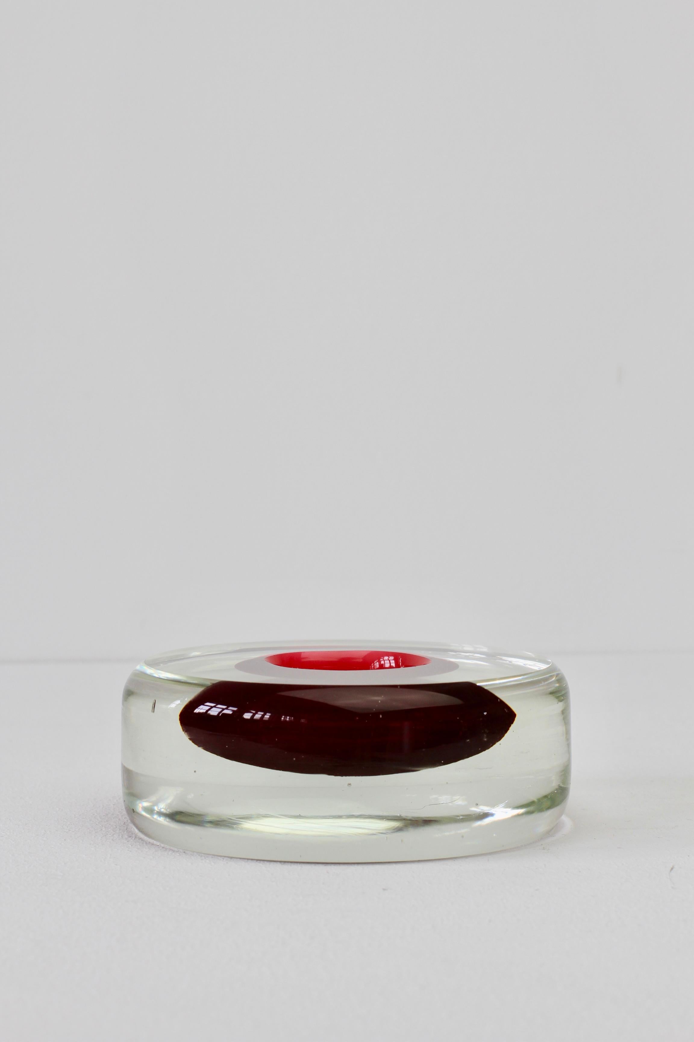 Mid-Century Modern Vintage Italian Murano Red and Clear Sommerso Glass Bowl:: Dish or Ashtray en vente
