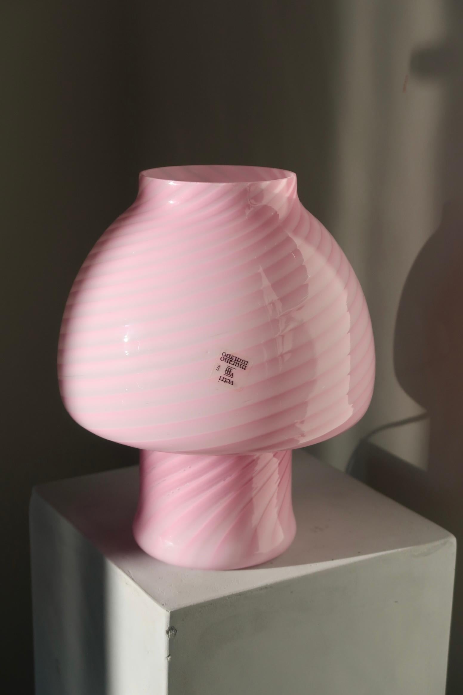 Vintage Italian Murano Vetri Pink Swirl Mushroom Lamp In Good Condition For Sale In Copenhagen, DK