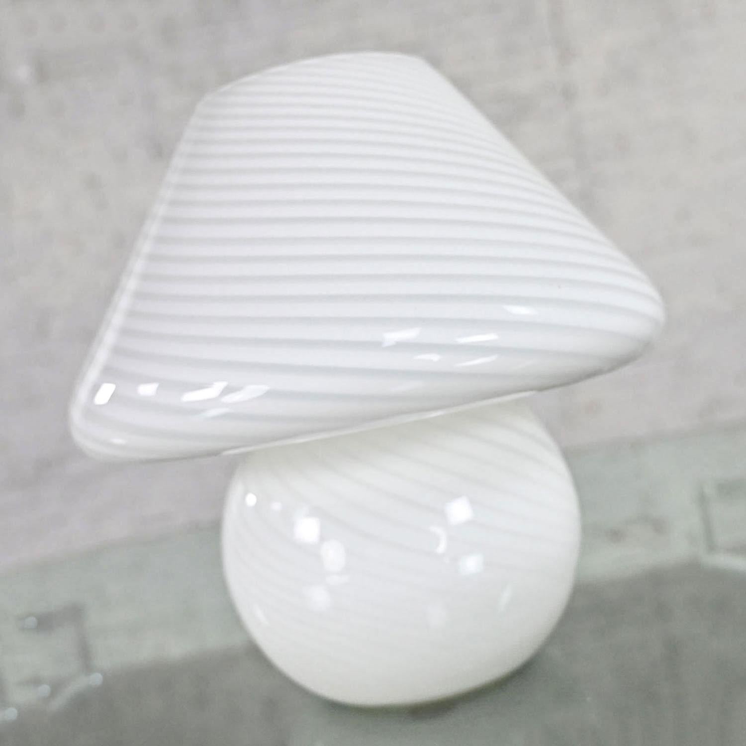 Gorgeous vintage Mid-Century Modern Italian Murano blown glass 1 piece base & shade white and clear swirled mushroom table lamp. Beautiful condition, keeping in mind that this is vintage and not new so will have signs of use and wear. We have