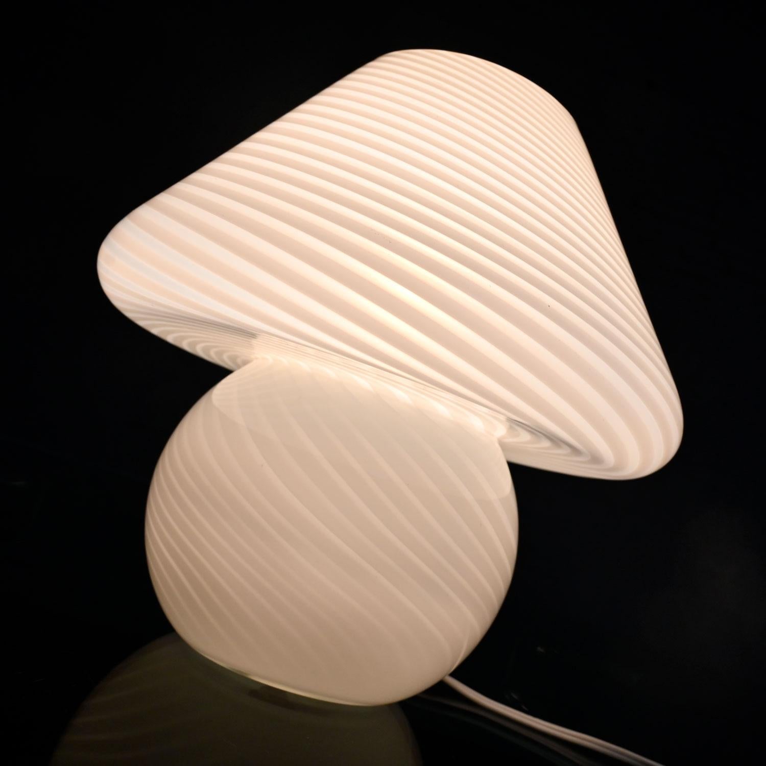 Mid-Century Modern Vintage Italian Murano White Swirled Blown Glass Mushroom Table Lamp 1 Piece
