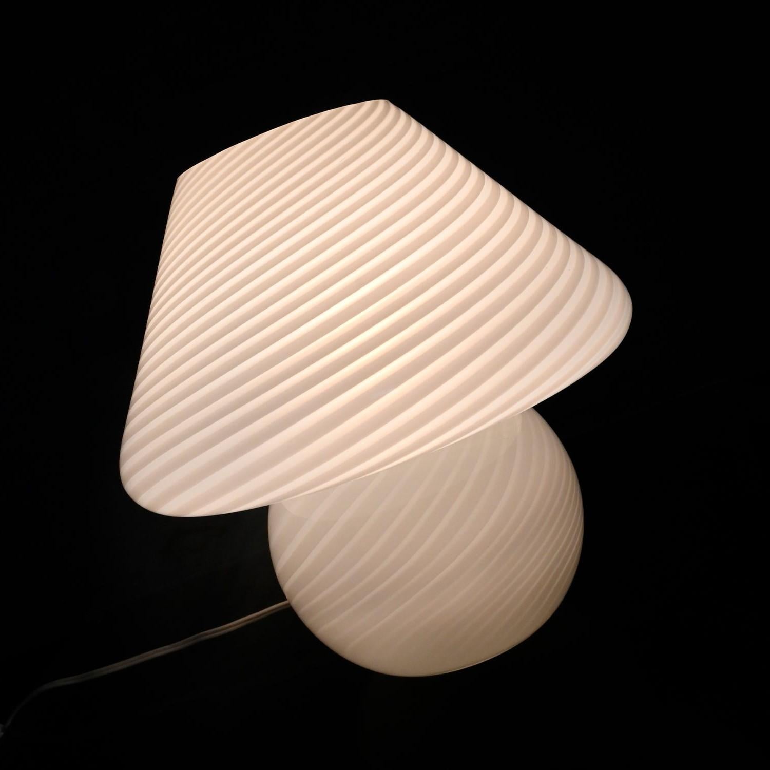 20th Century Vintage Italian Murano White Swirled Blown Glass Mushroom Table Lamp 1 Piece