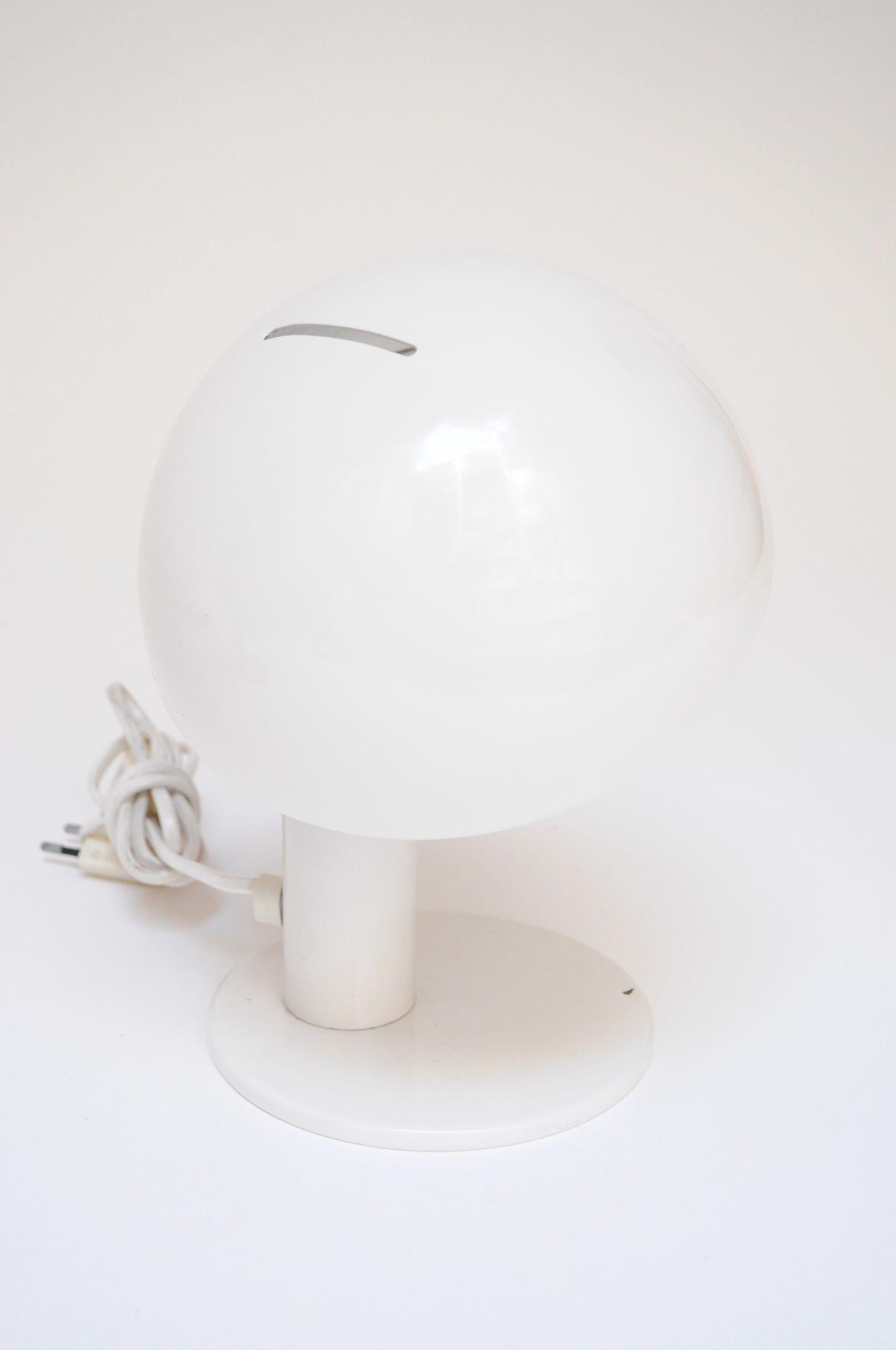 Lampe de table italienne vintage Mushroom en métal émaillé avec abat-jour pivotant en vente 9