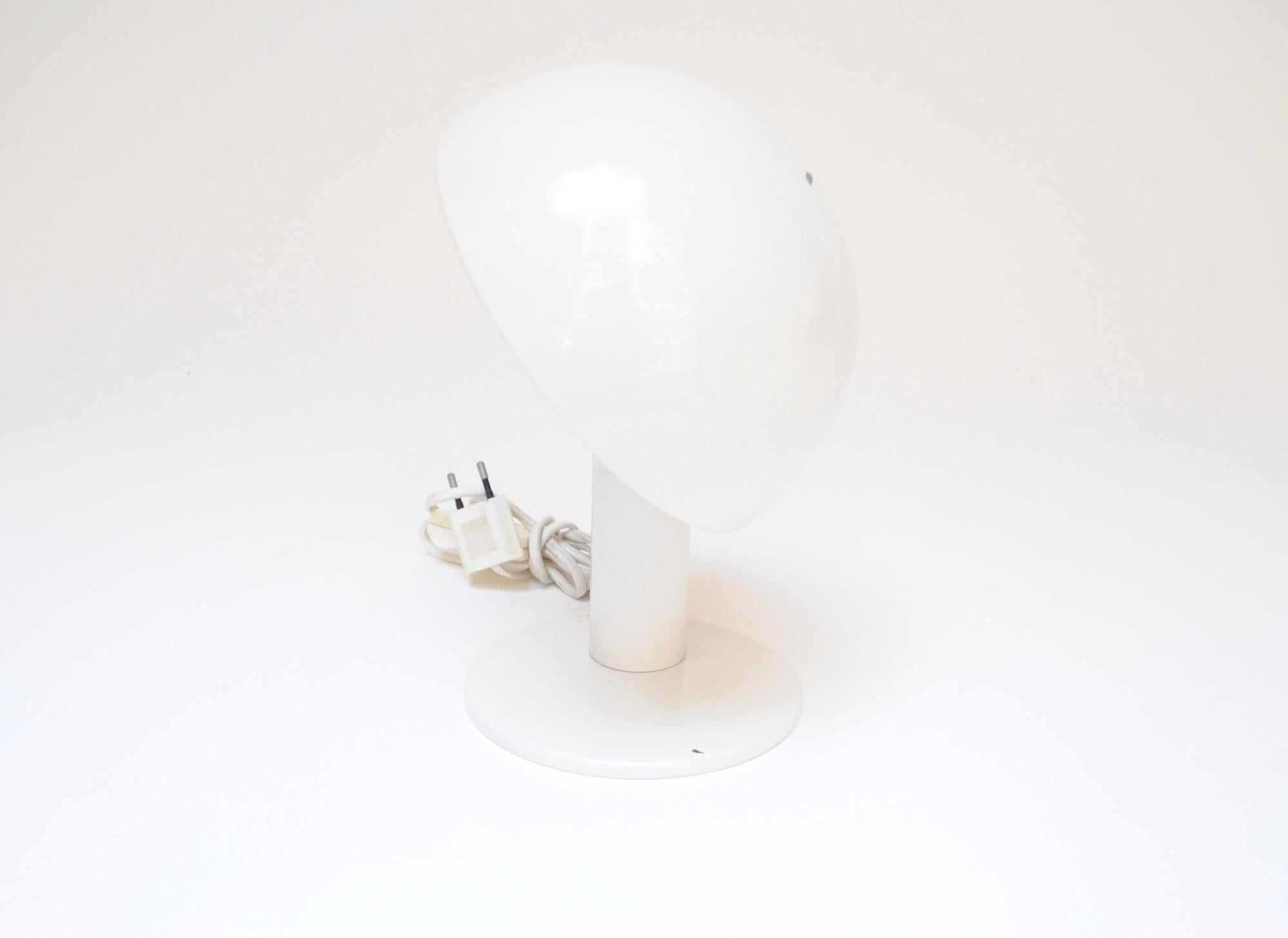 Milieu du XXe siècle Lampe de table italienne vintage Mushroom en métal émaillé avec abat-jour pivotant en vente