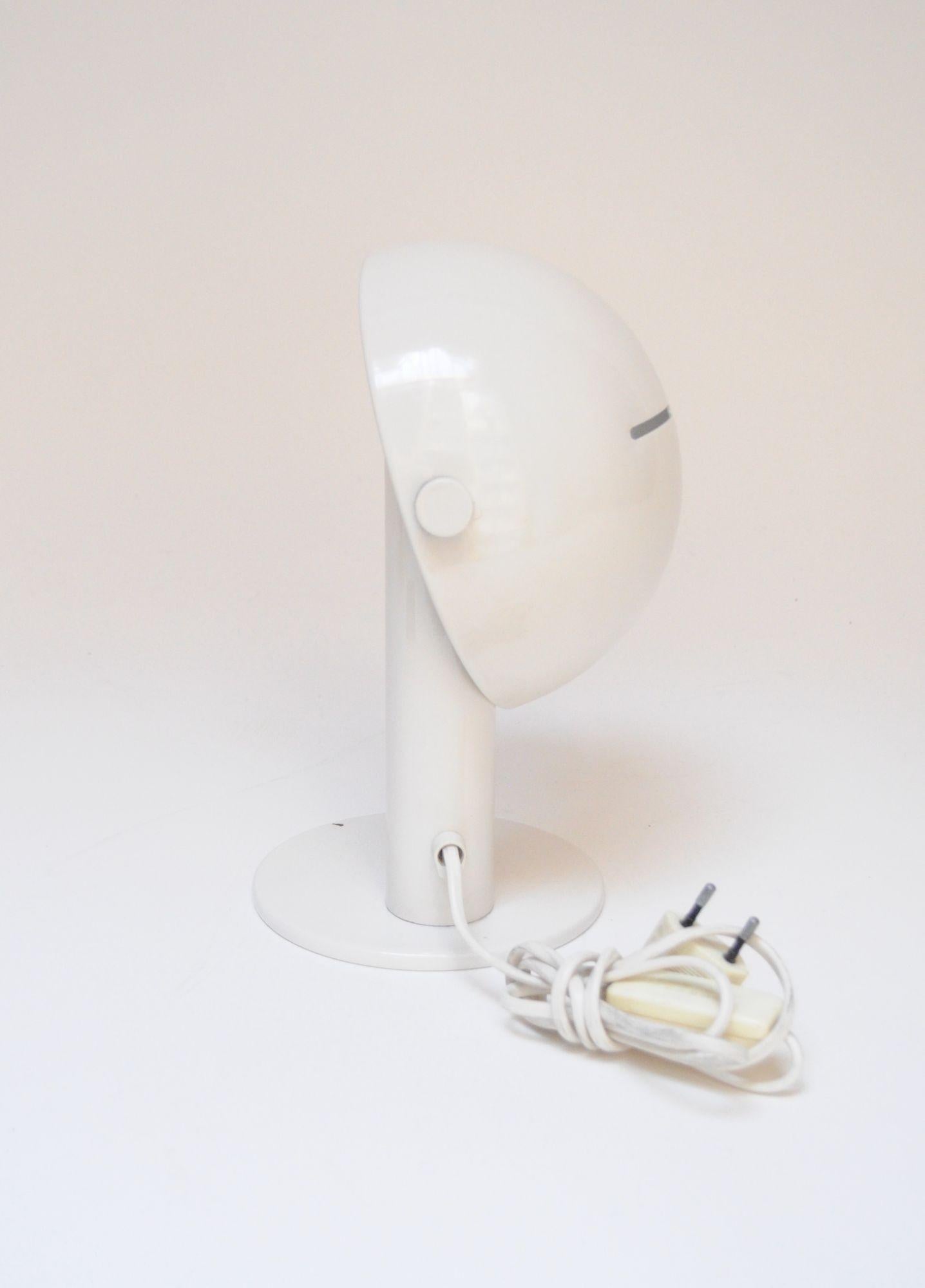 Américain Lampe de table italienne vintage Mushroom en métal émaillé avec abat-jour pivotant en vente