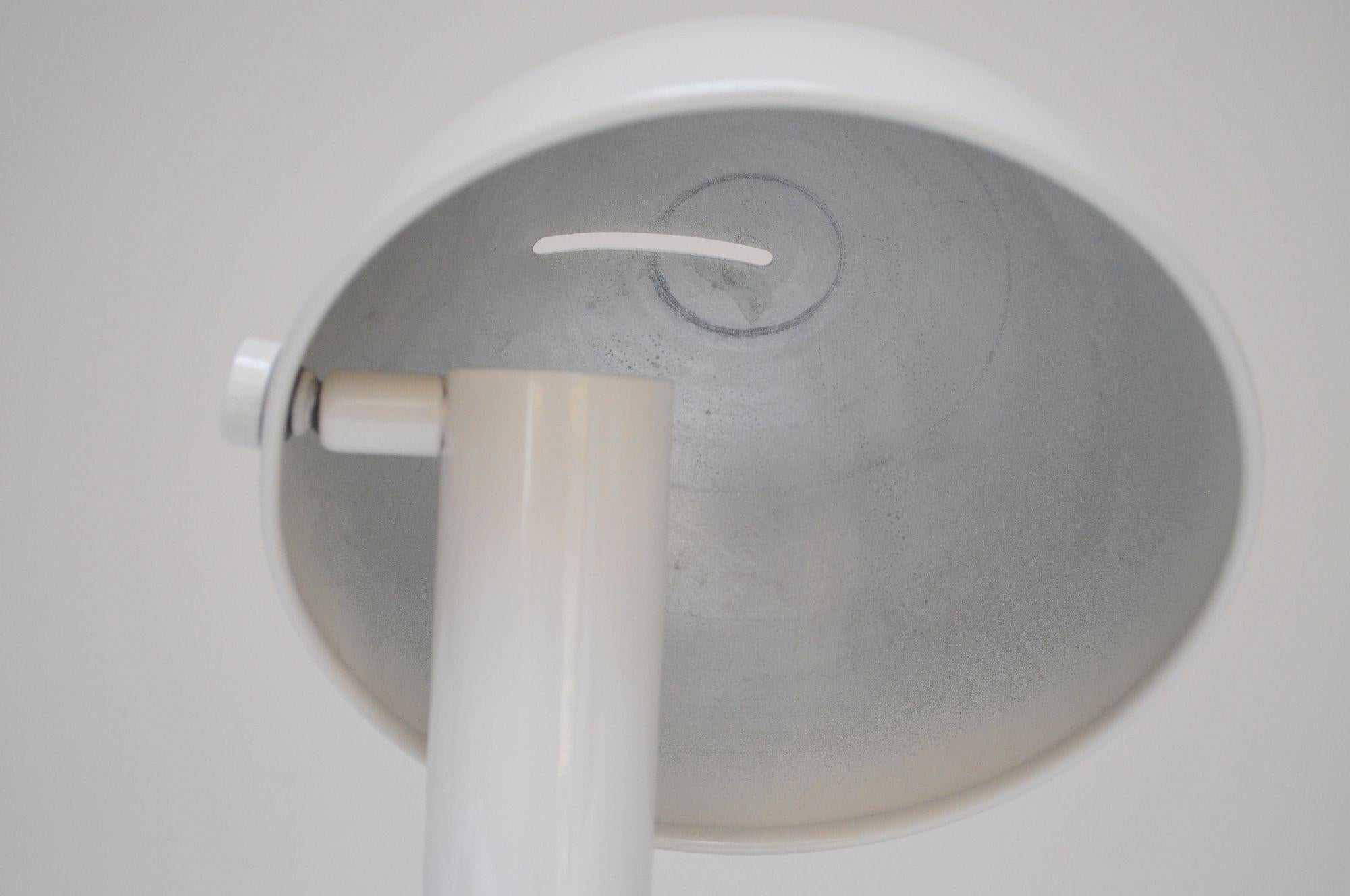 Lampe de table italienne vintage Mushroom en métal émaillé avec abat-jour pivotant en vente 3