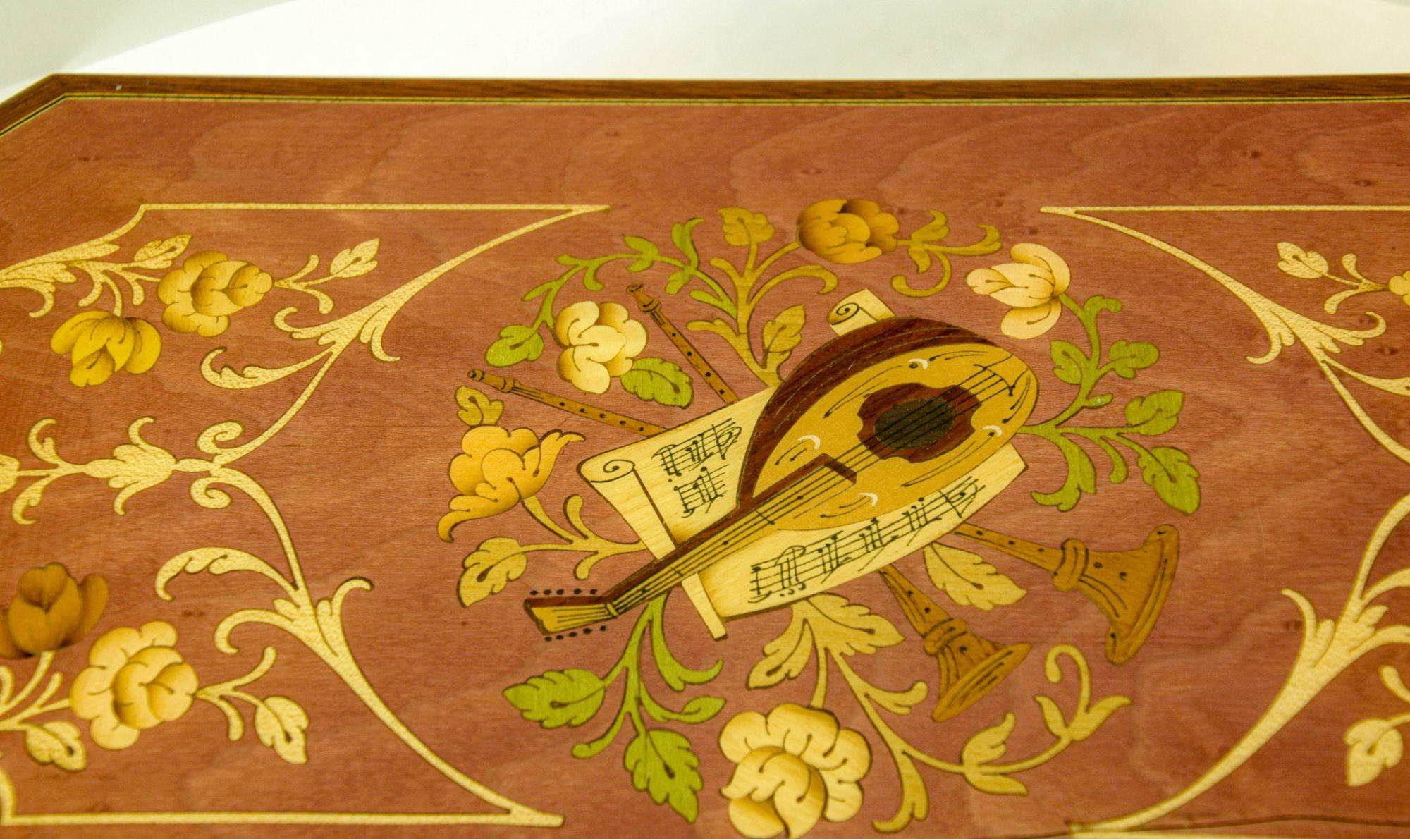 Vintage Italian Music Box Footed Wooden Inlaid Jewelry Box Made in Italy For Sale 7