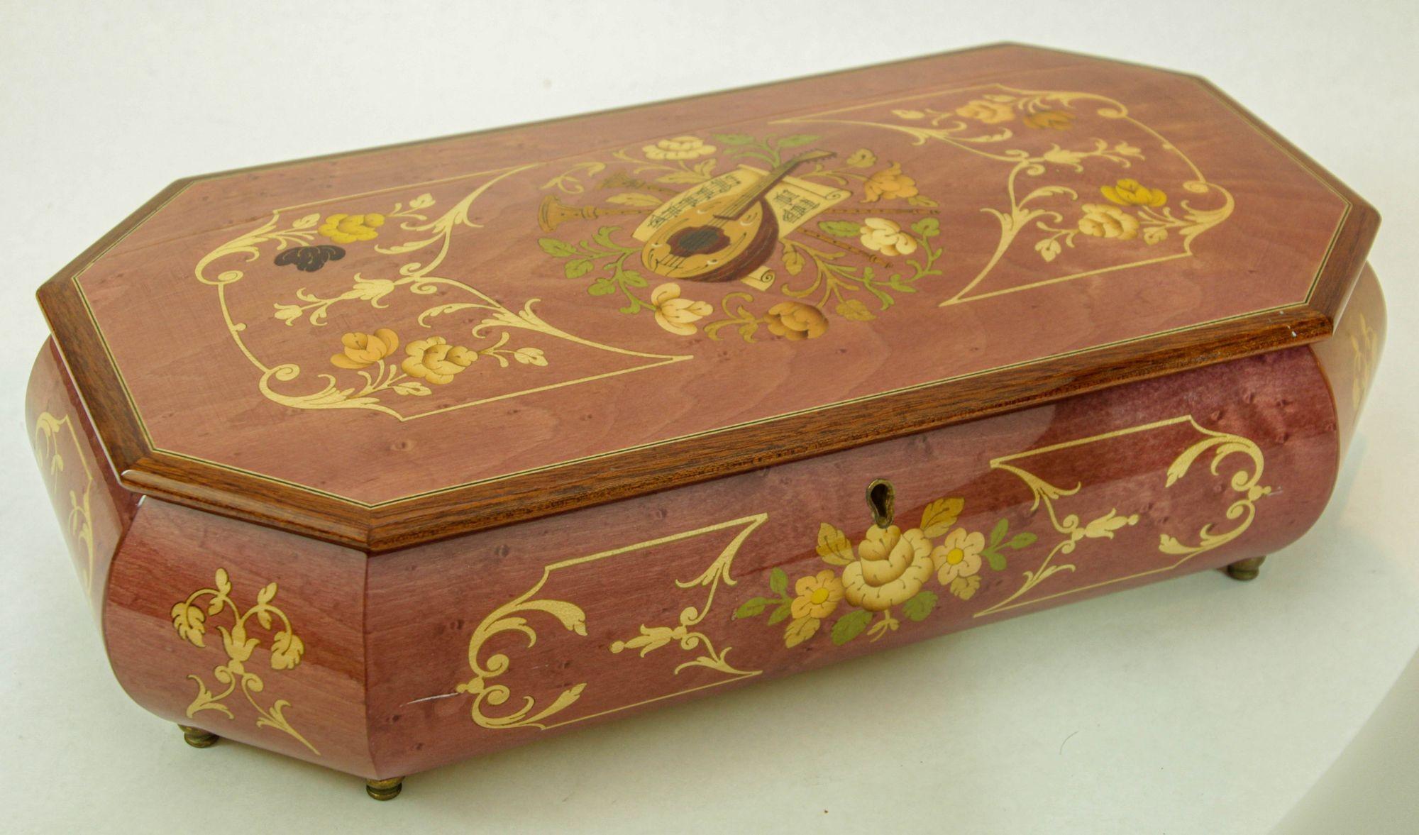 Vintage Italian Music Box Footed Wooden Inlaid Jewelry Box Made in Italy For Sale 10