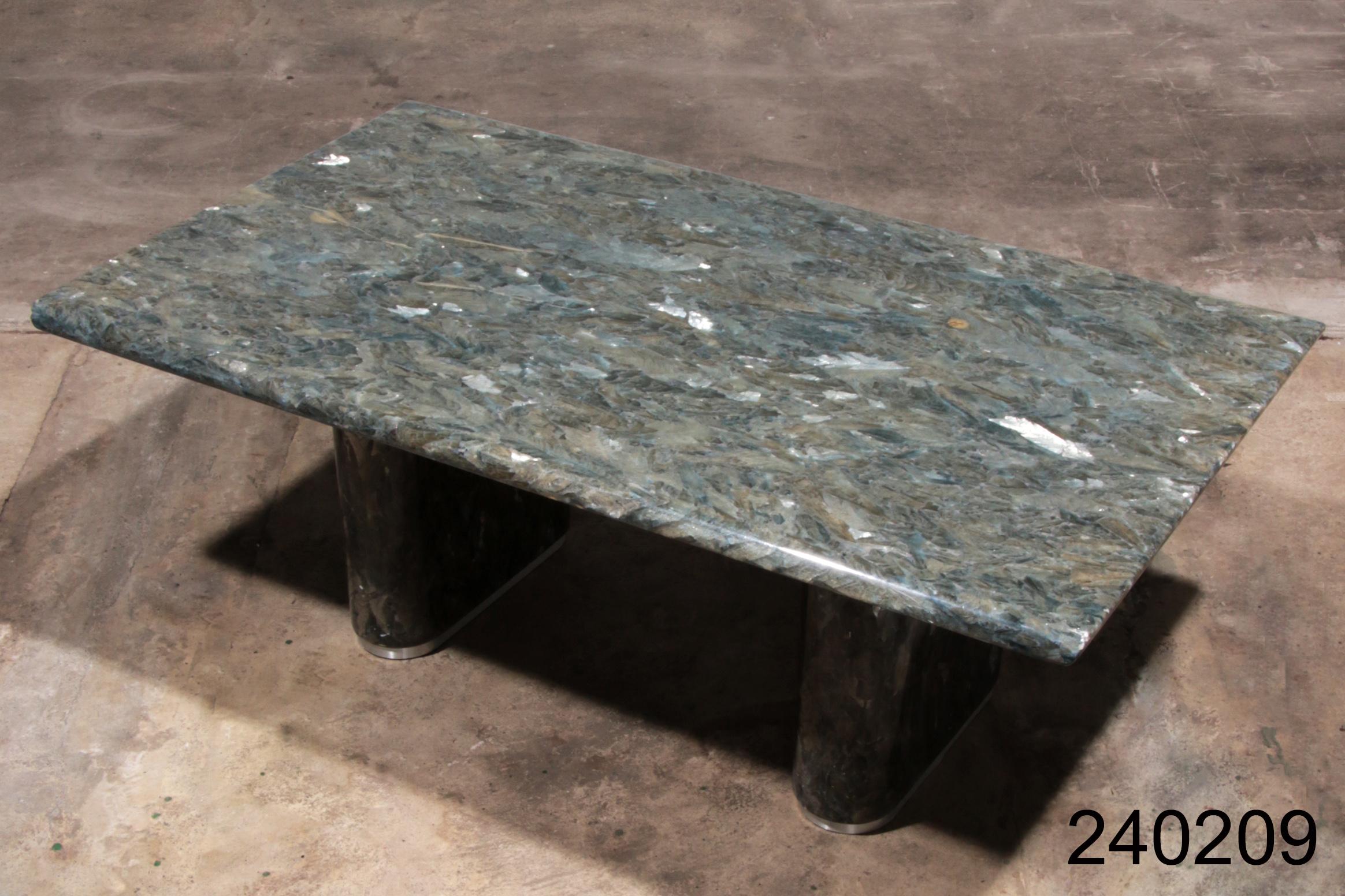 Vintage Italian natural stone Coffee Table – Elegant Long Design In Good Condition For Sale In Oirlo, LI