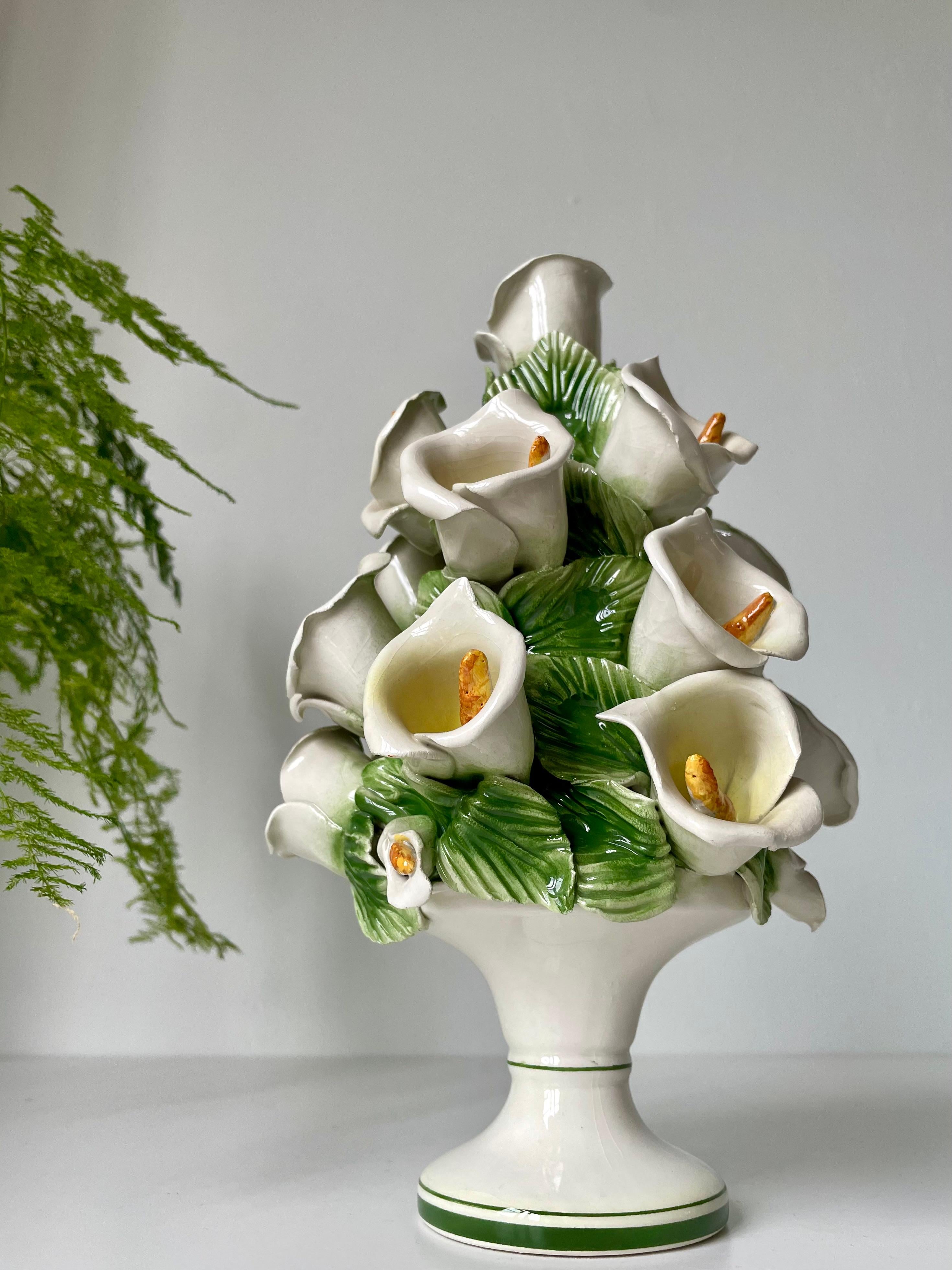 Fait main Figurine italienne naturaliste Cala Lily en porcelaine, vers 1970 en vente