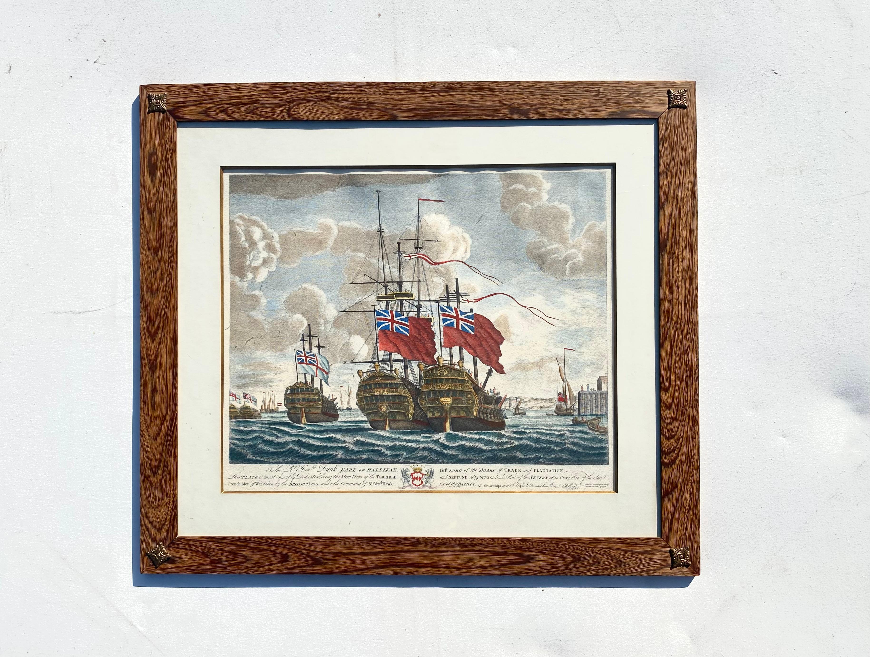Estampa Náutica Italiana Vintage de Barcos Británicos Enmarcada en Madera de Freijo 

Se ofrece a la venta un grabado que representa los barcos Glorioso, dedicado a The Hon. Wellbore Ellis; Neptuno y Terrible, y dedicado al conde de Halifax. Se