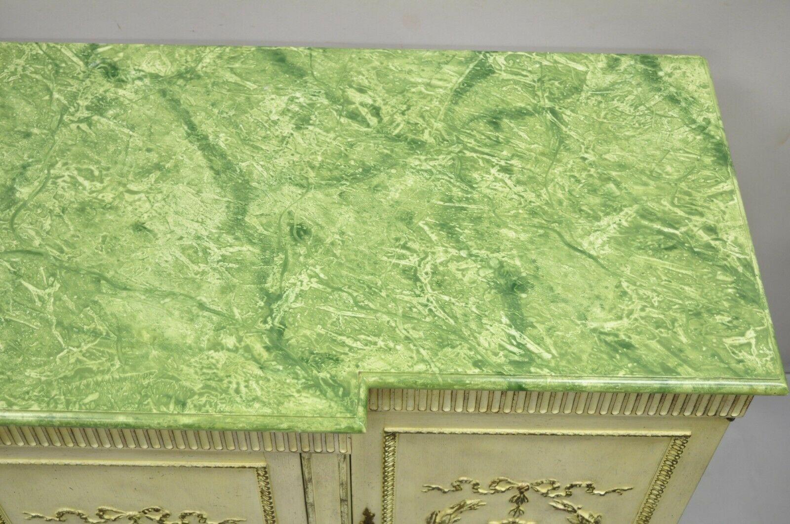 Italienische neoklassizistische italienische Anrichte/Anrichte/Anrichte im Buffetstil mit grüner Kunstmarmorplatte (Neoklassisch) im Angebot